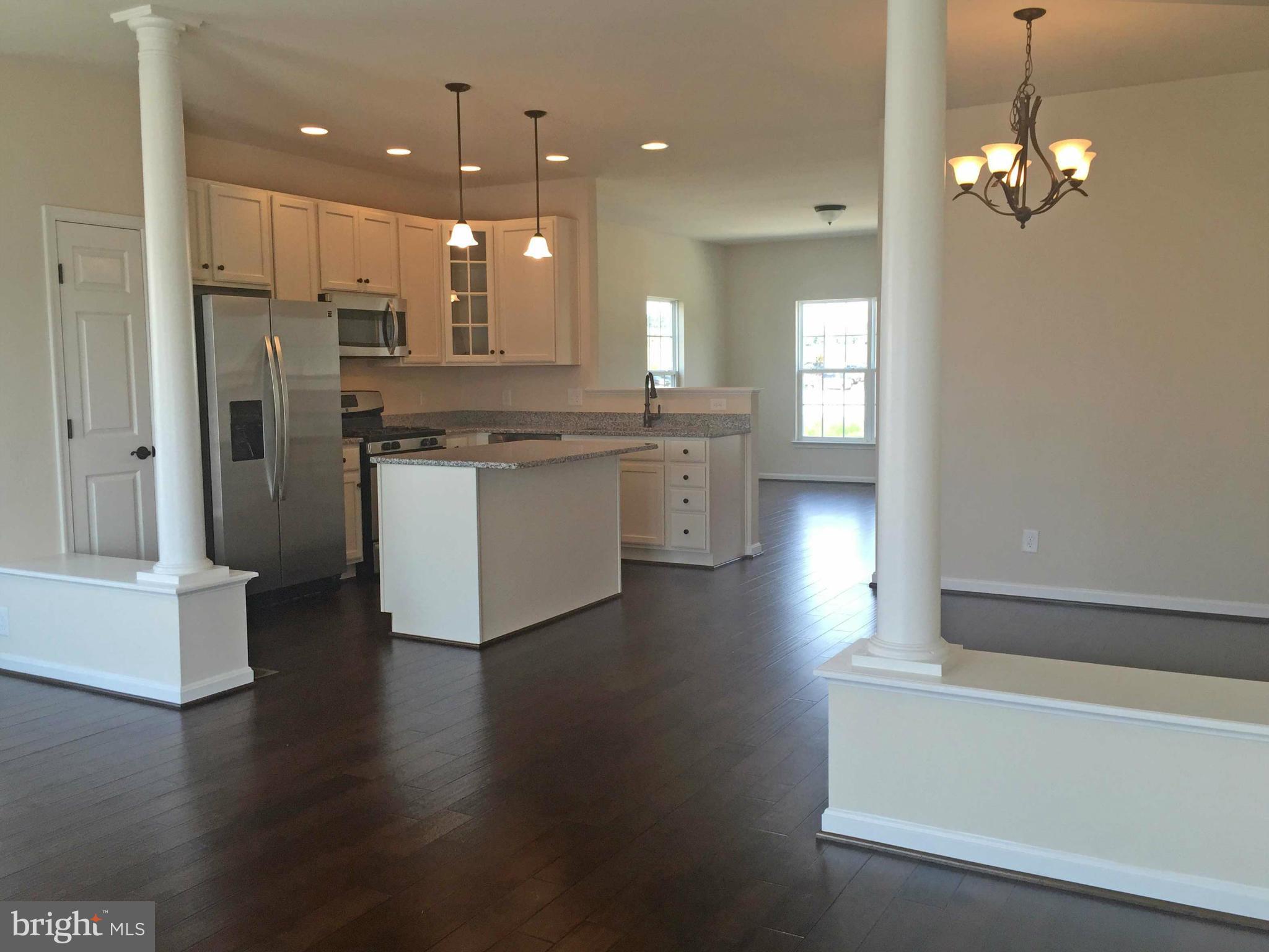 THE TOWNHOMES AT LAKESIDE - Residential