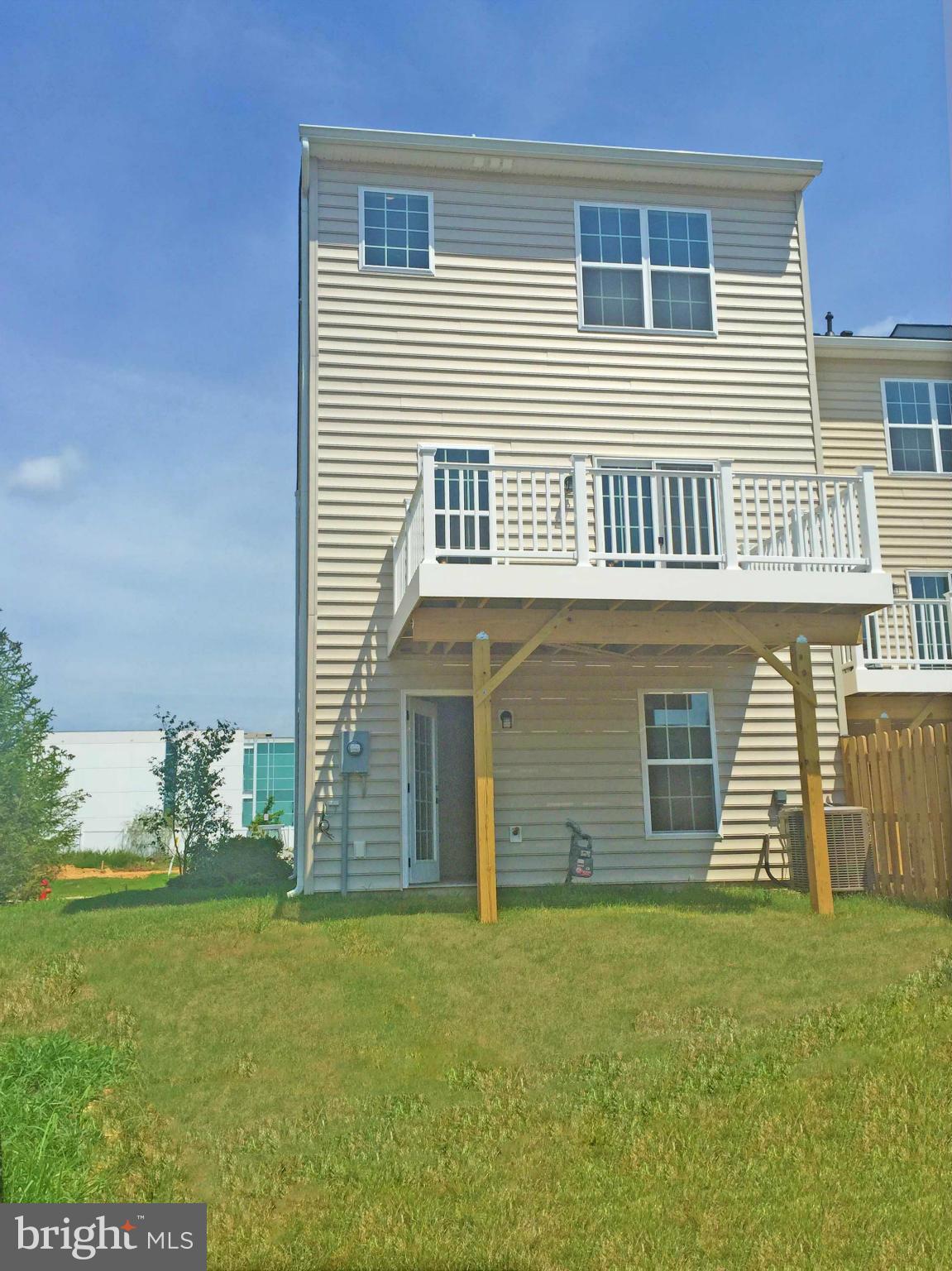 THE TOWNHOMES AT LAKESIDE - Residential