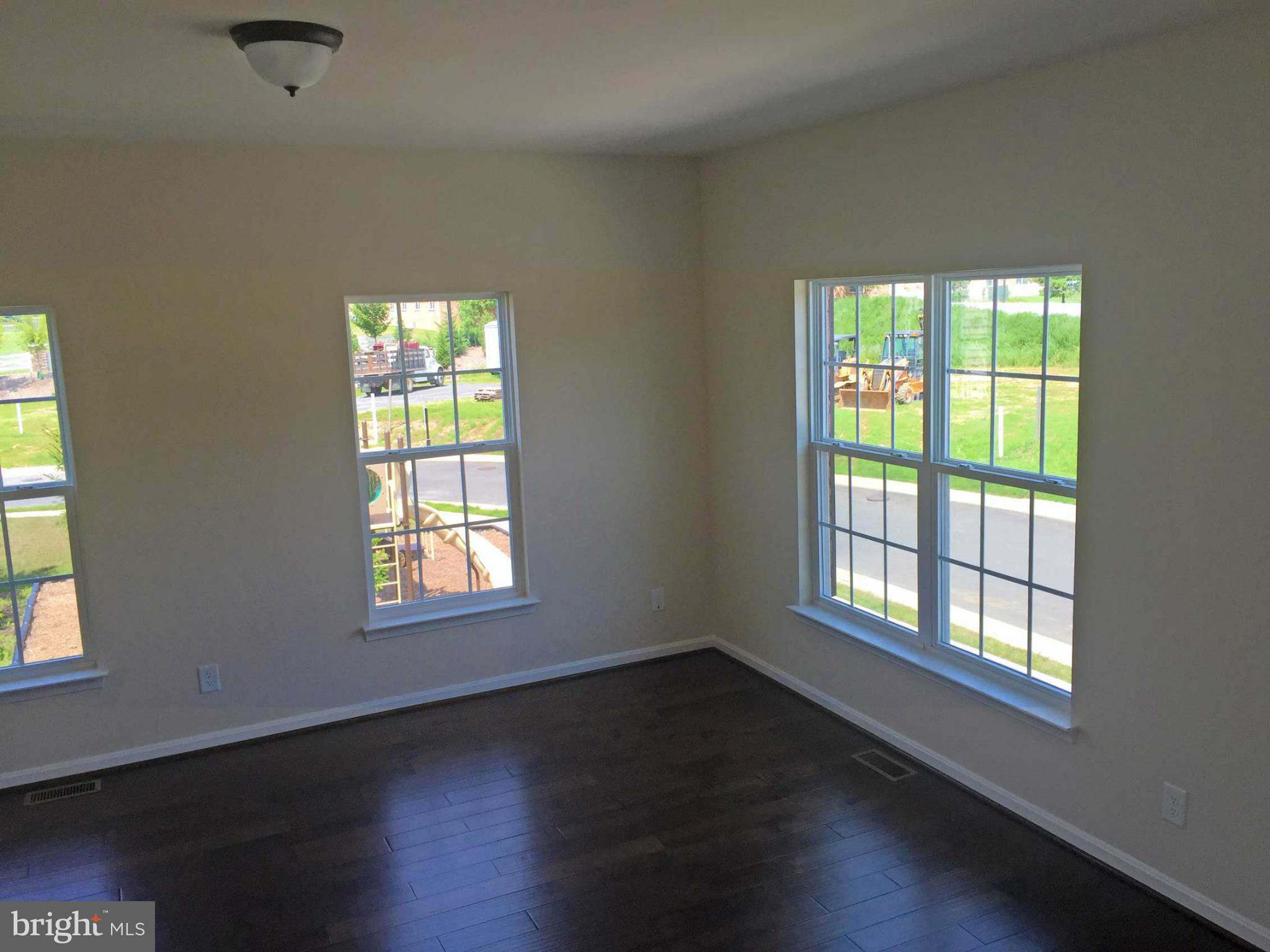 THE TOWNHOMES AT LAKESIDE - Residential