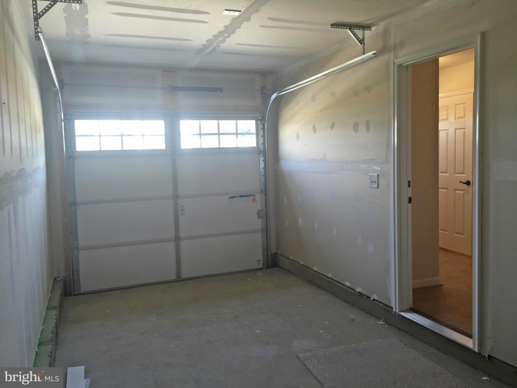 THE TOWNHOMES AT LAKESIDE - Residential