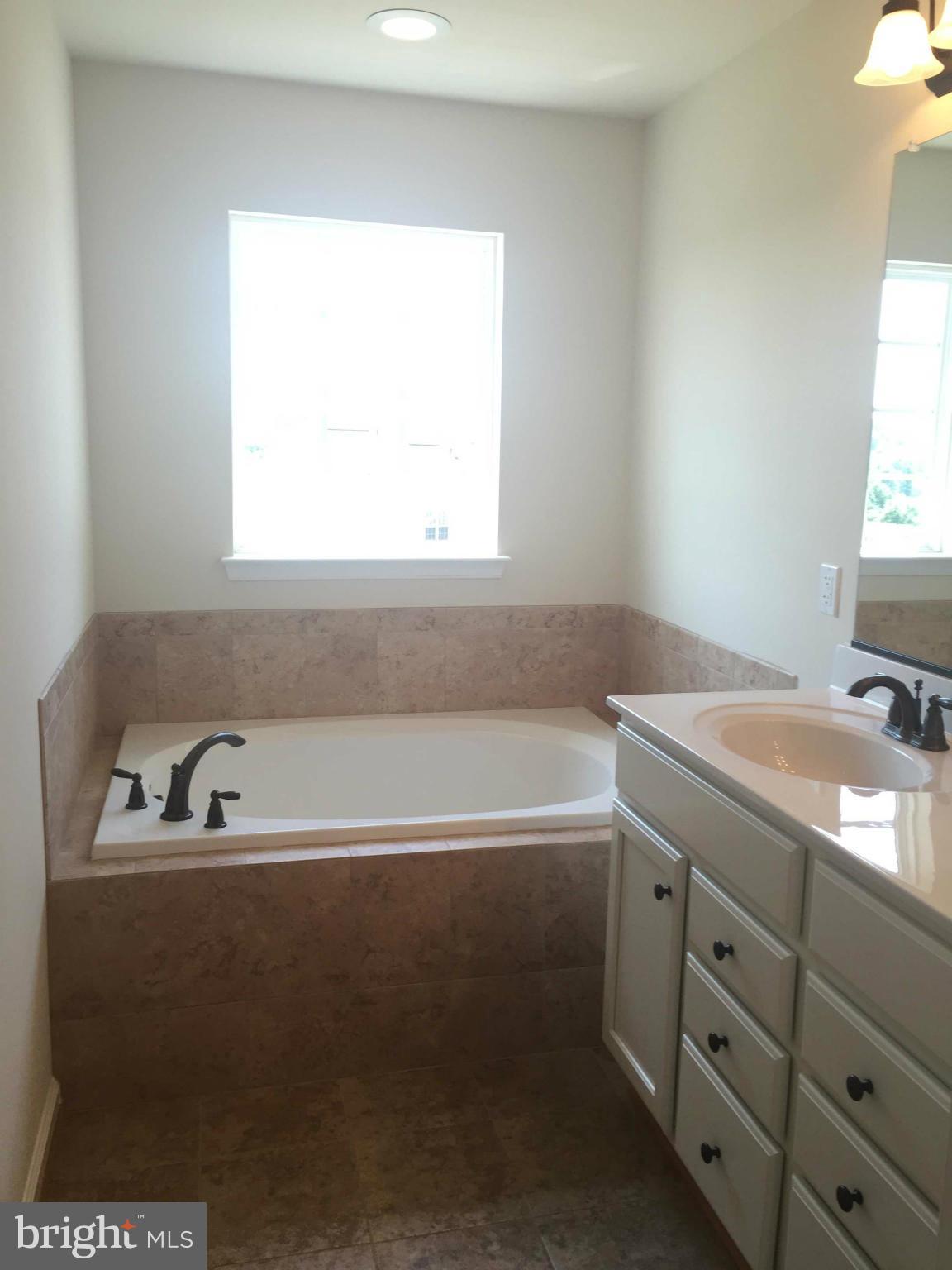 THE TOWNHOMES AT LAKESIDE - Residential