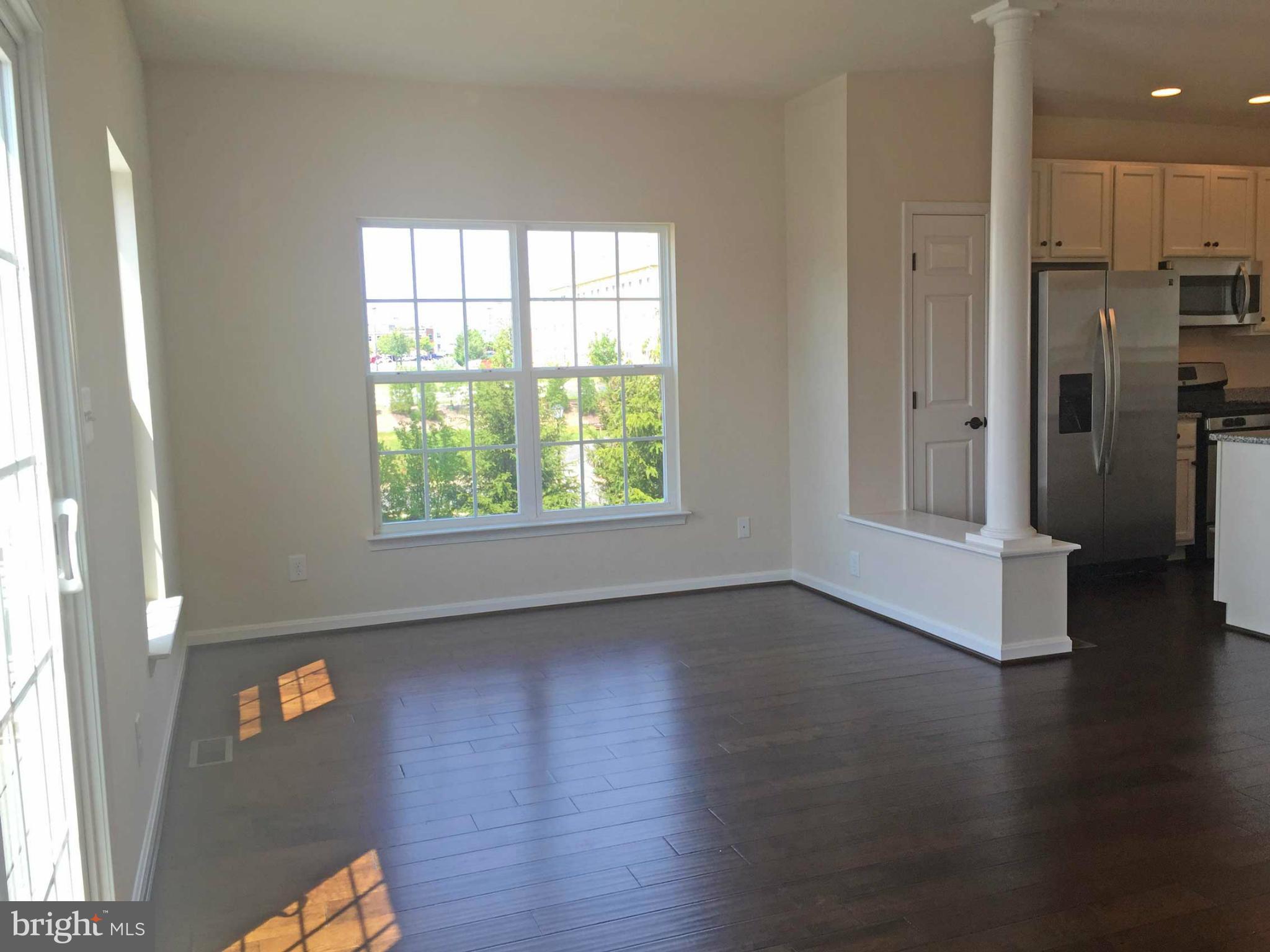 THE TOWNHOMES AT LAKESIDE - Residential