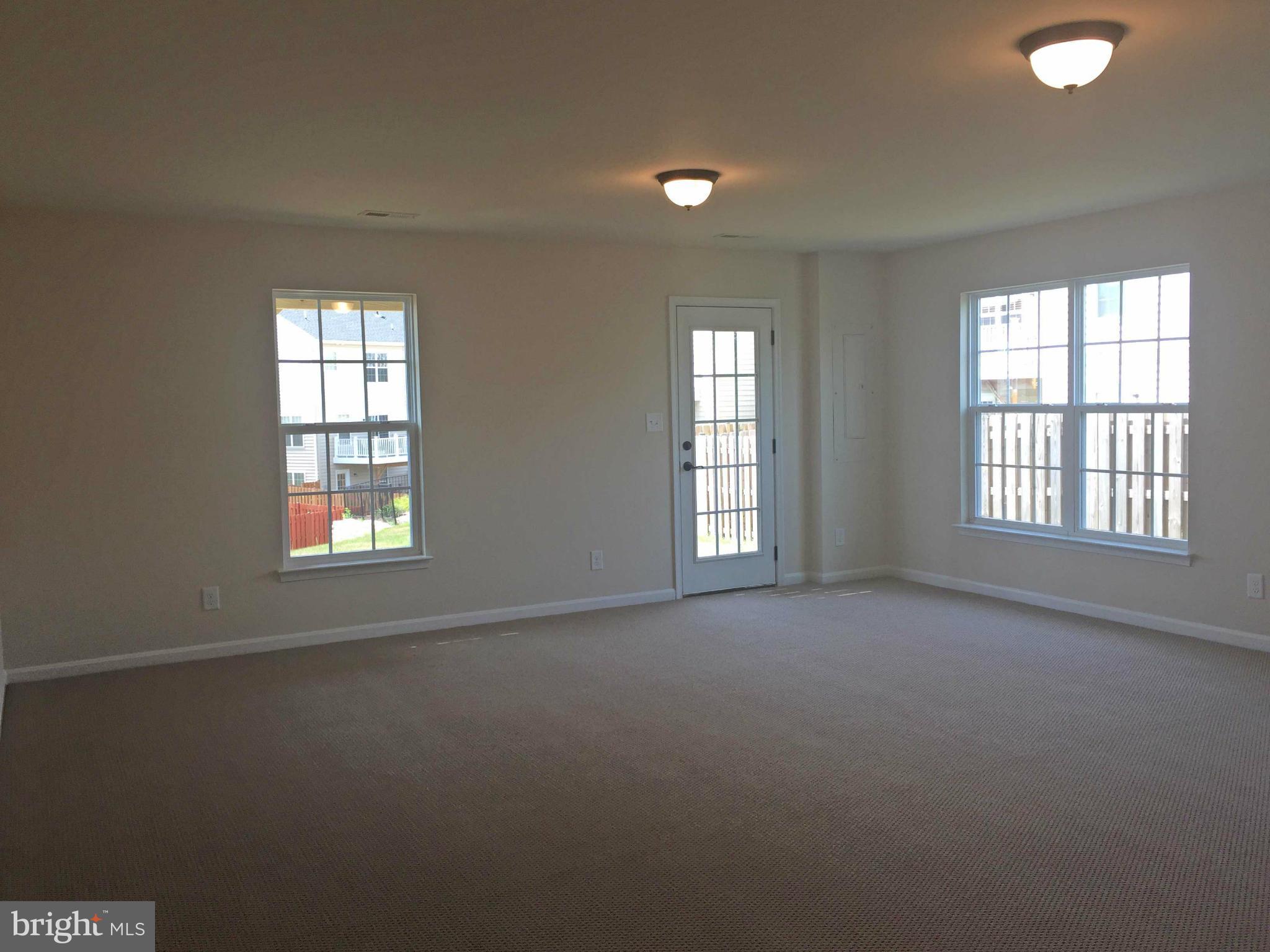 THE TOWNHOMES AT LAKESIDE - Residential