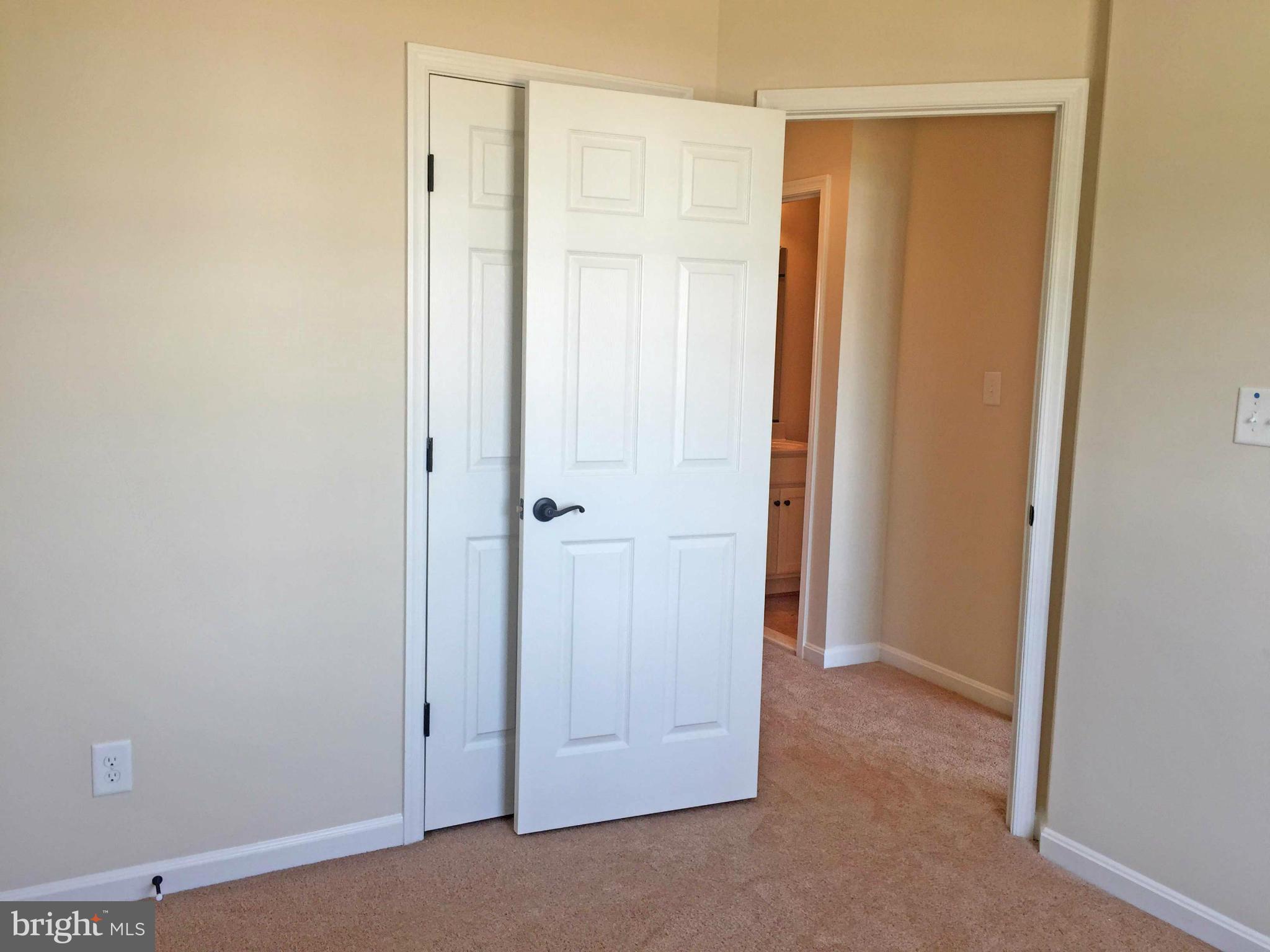 THE TOWNHOMES AT LAKESIDE - Residential