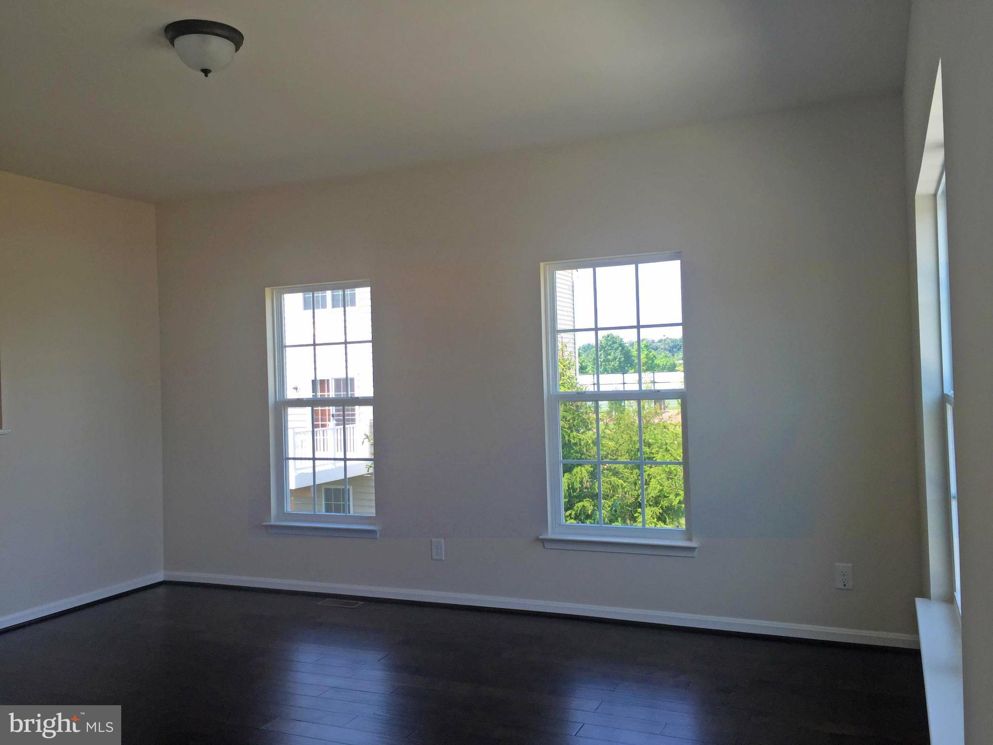 THE TOWNHOMES AT LAKESIDE - Residential