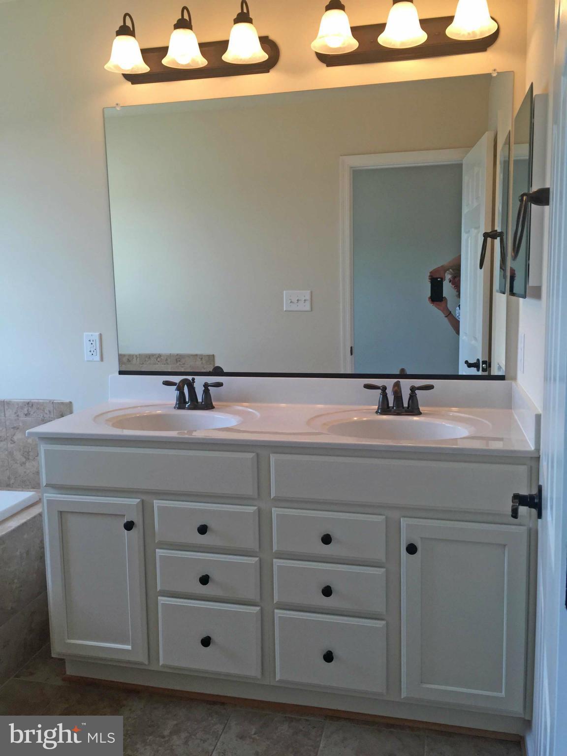 THE TOWNHOMES AT LAKESIDE - Residential