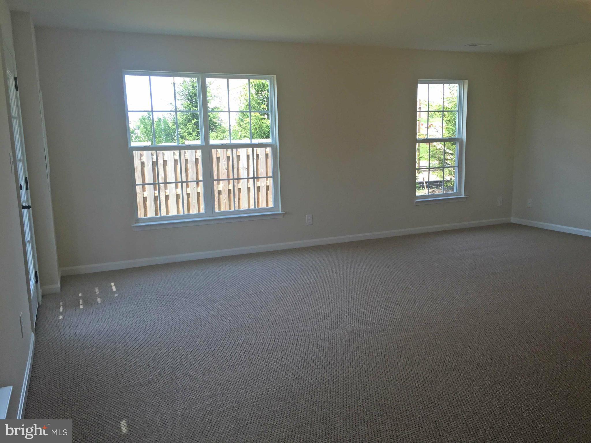 THE TOWNHOMES AT LAKESIDE - Residential