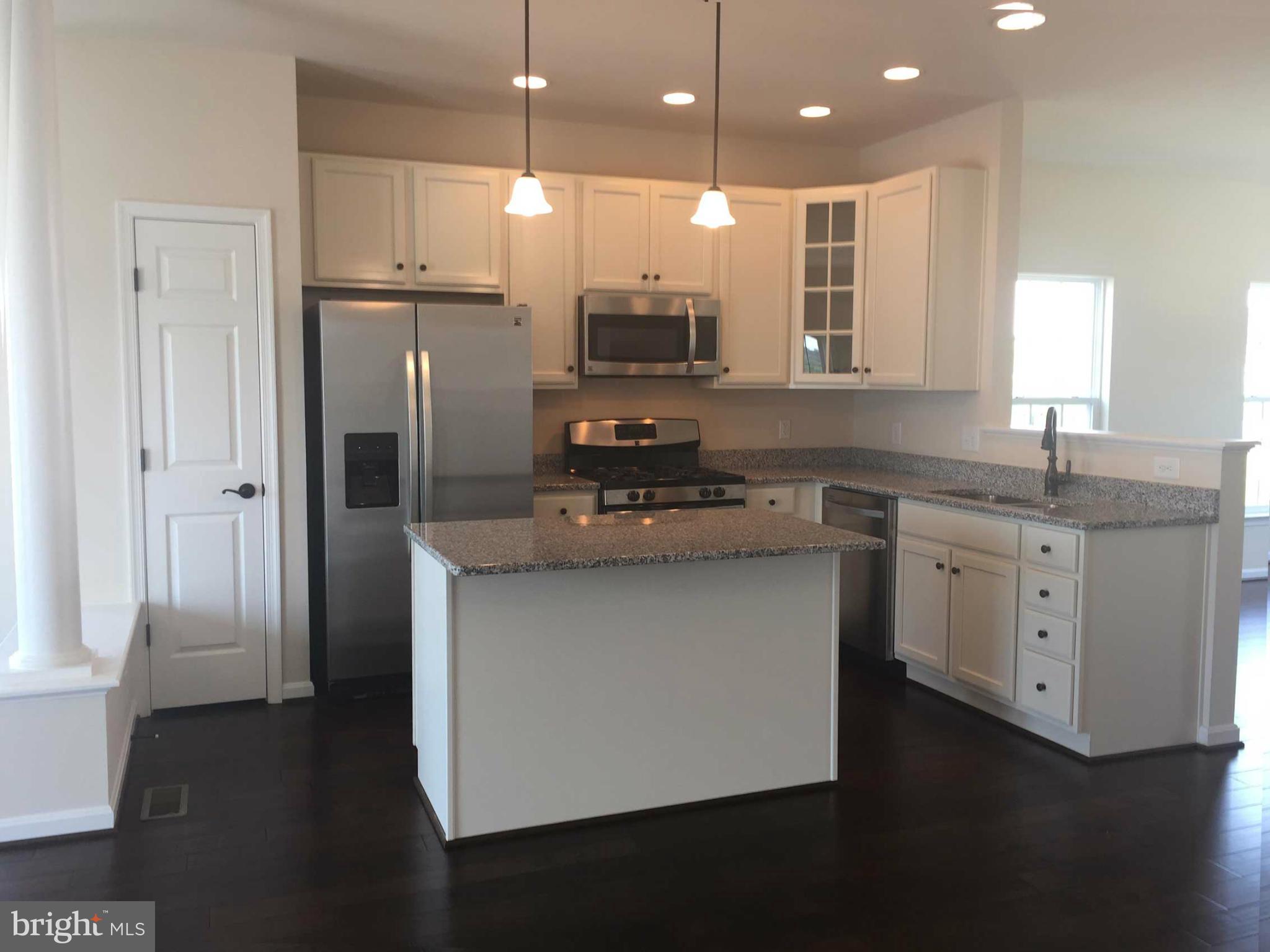 THE TOWNHOMES AT LAKESIDE - Residential