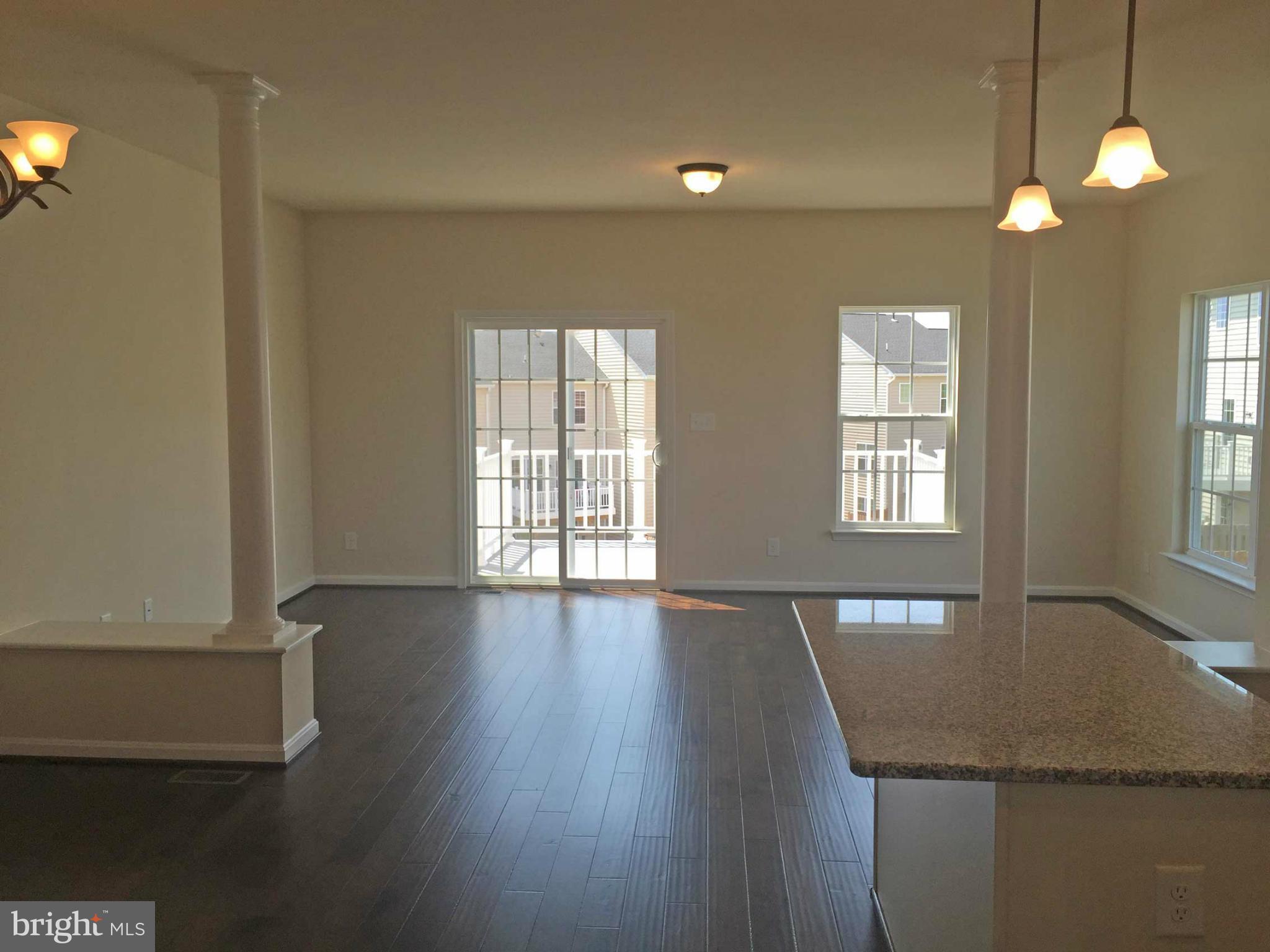 THE TOWNHOMES AT LAKESIDE - Residential