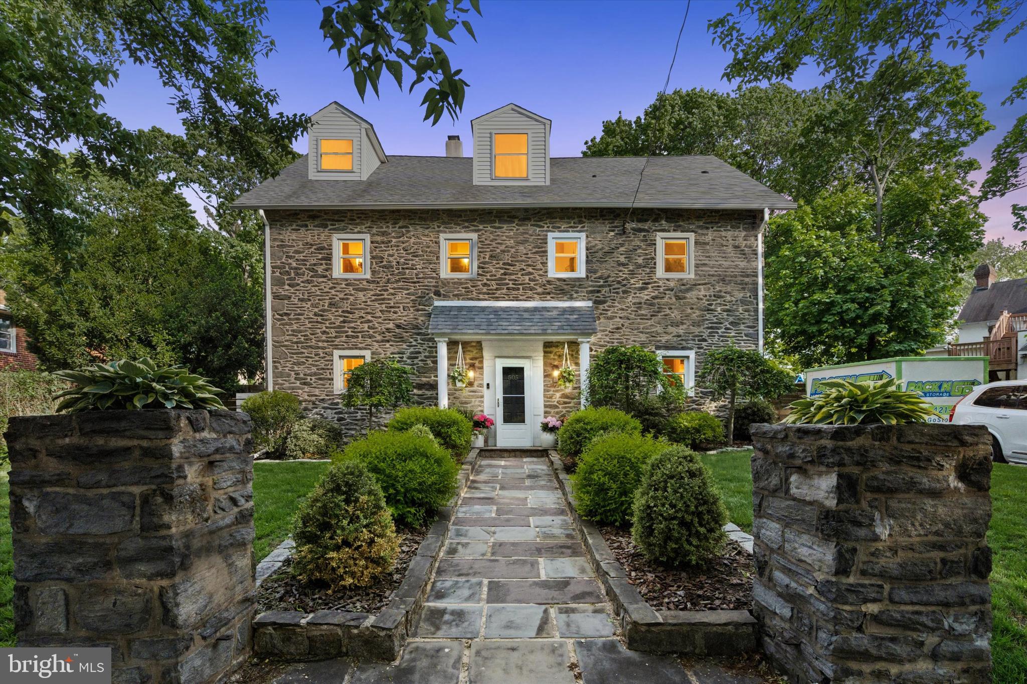 ROXBOROUGH - Residential