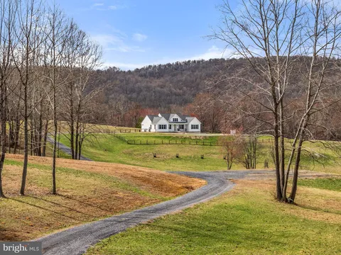 4050 Carrington Rd, Delaplane, VA MLS: VAFQ2015750