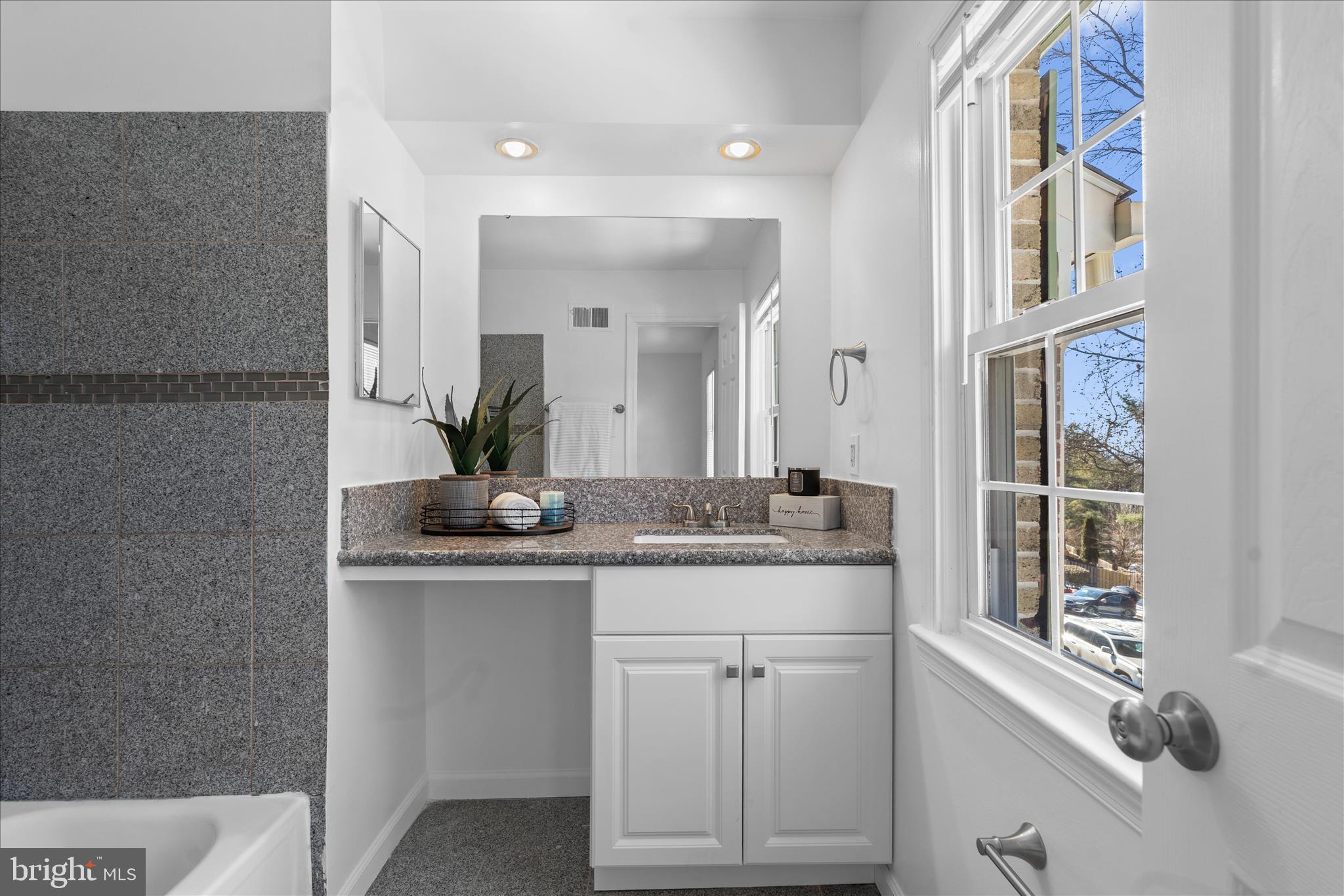 MOUNT VERNON TOWNES - Residential