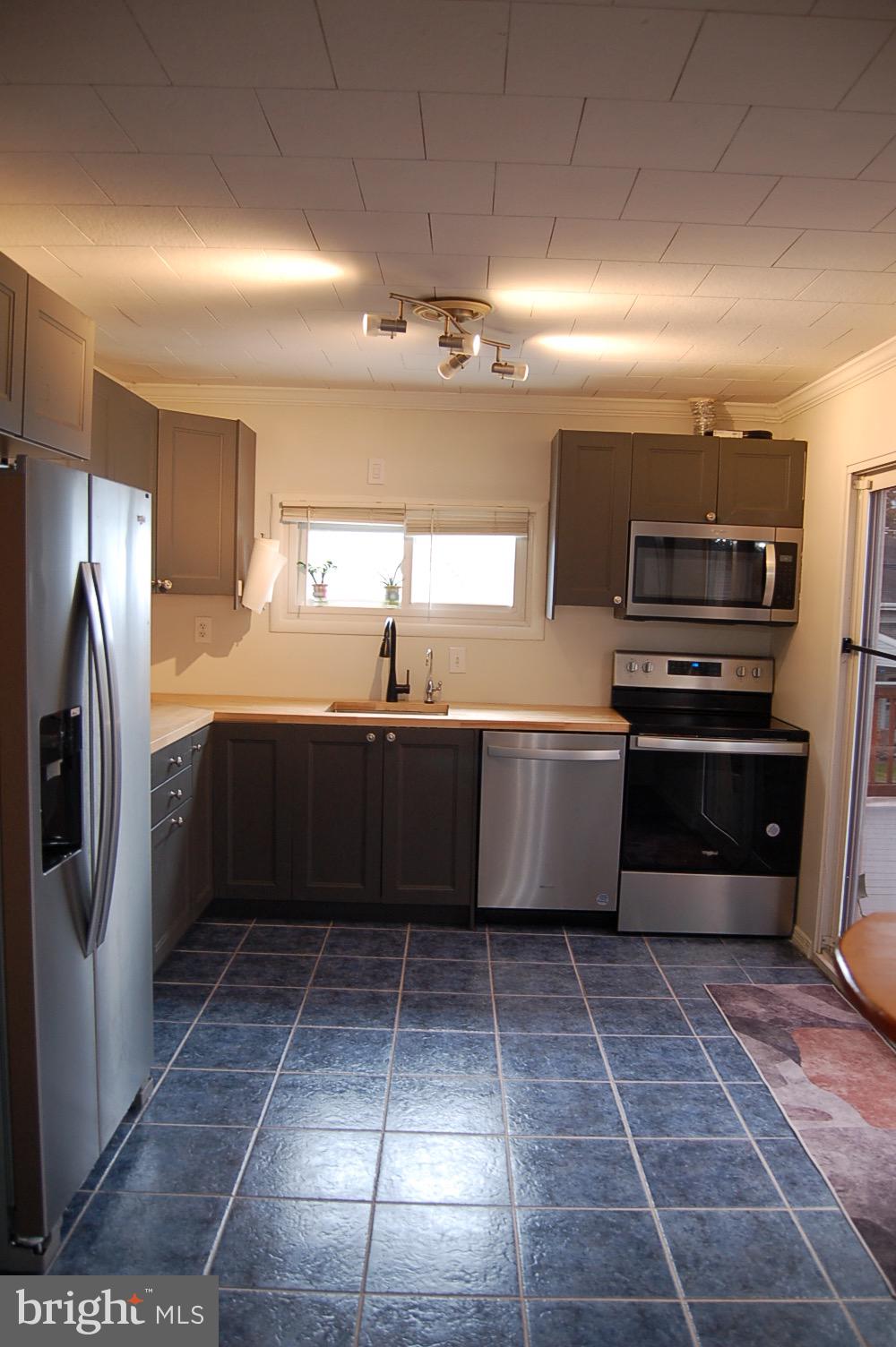 MIDDLE RIVER - Residential