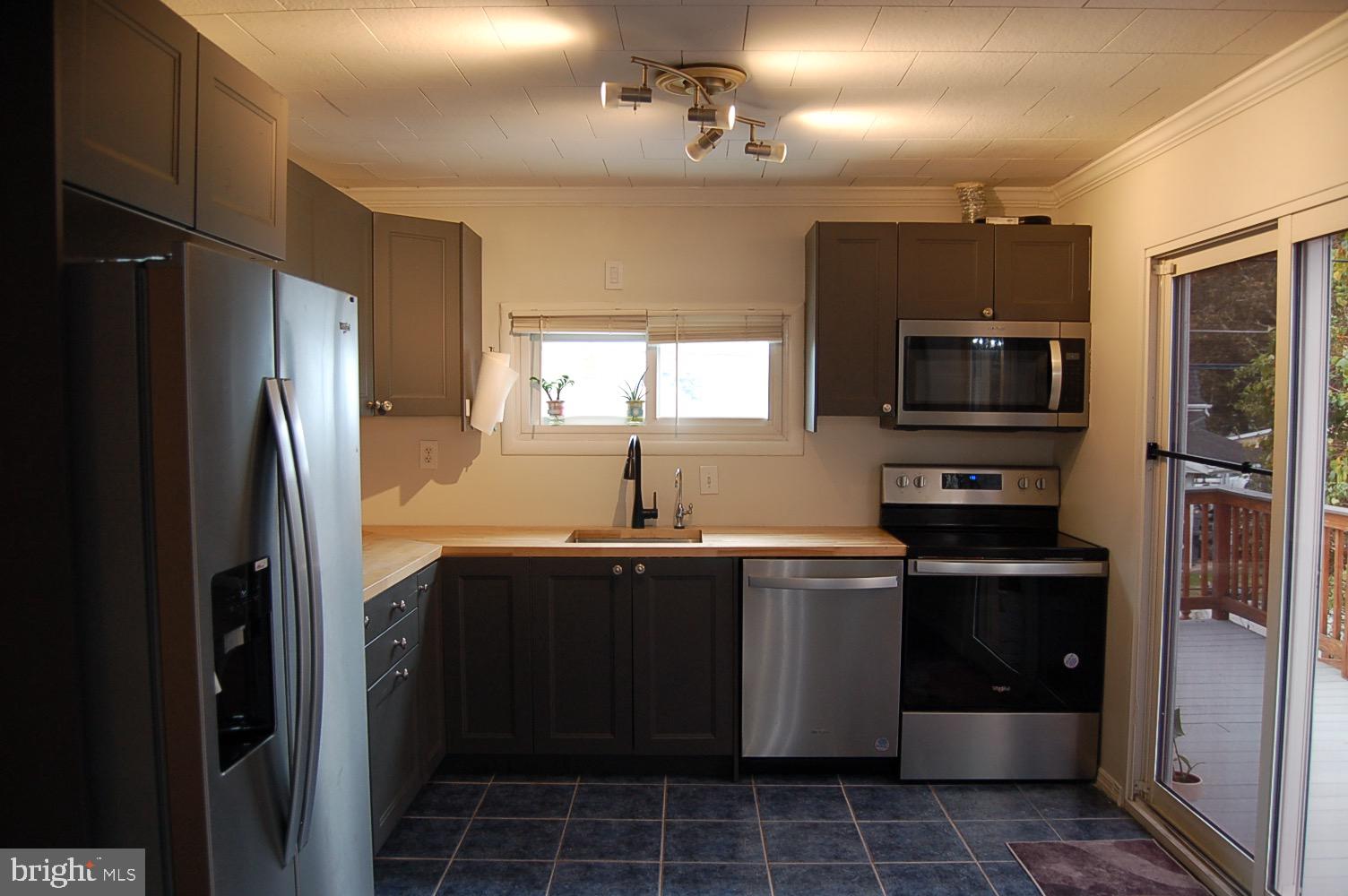 MIDDLE RIVER - Residential