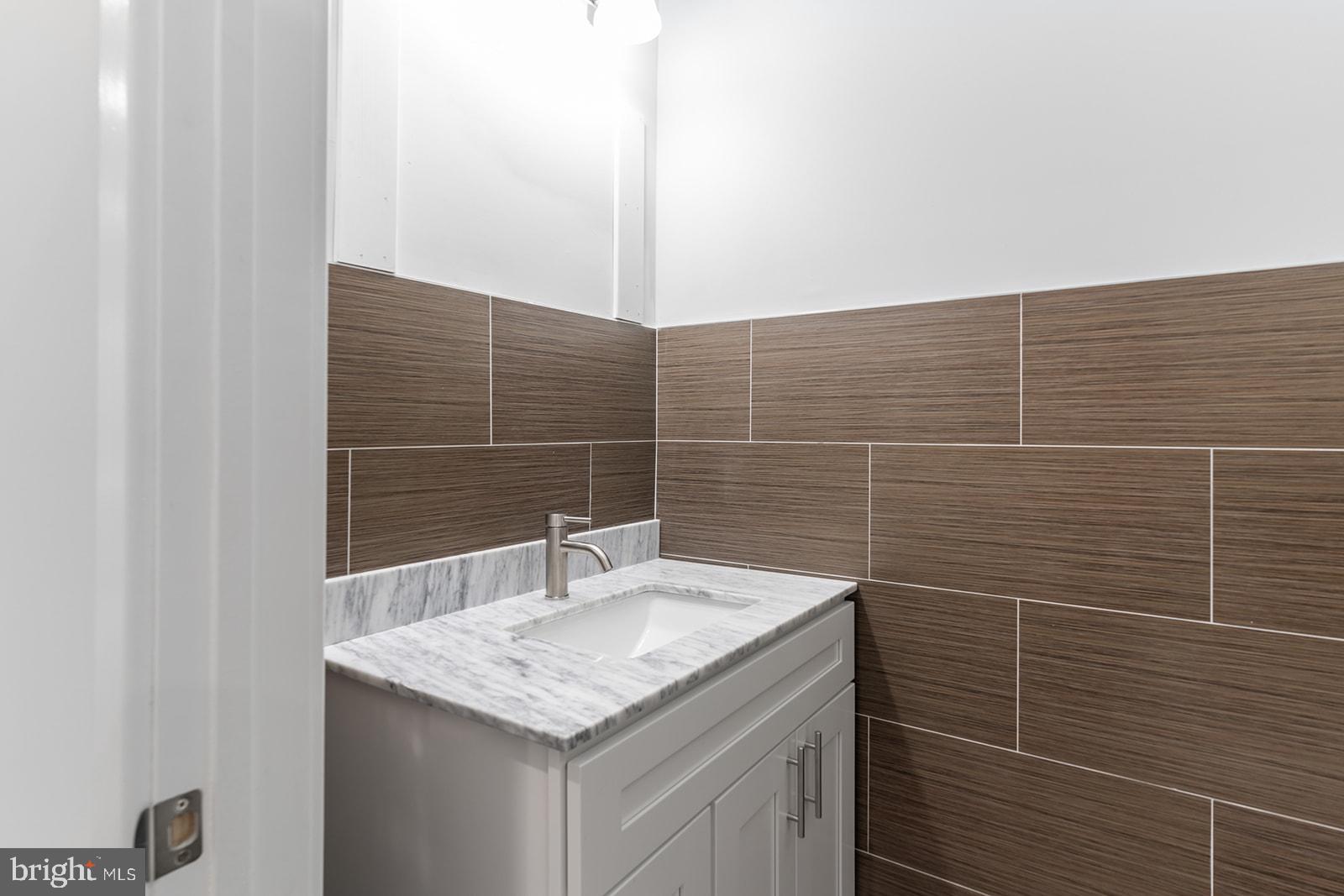 NORRIS SQUARE - Residential Lease