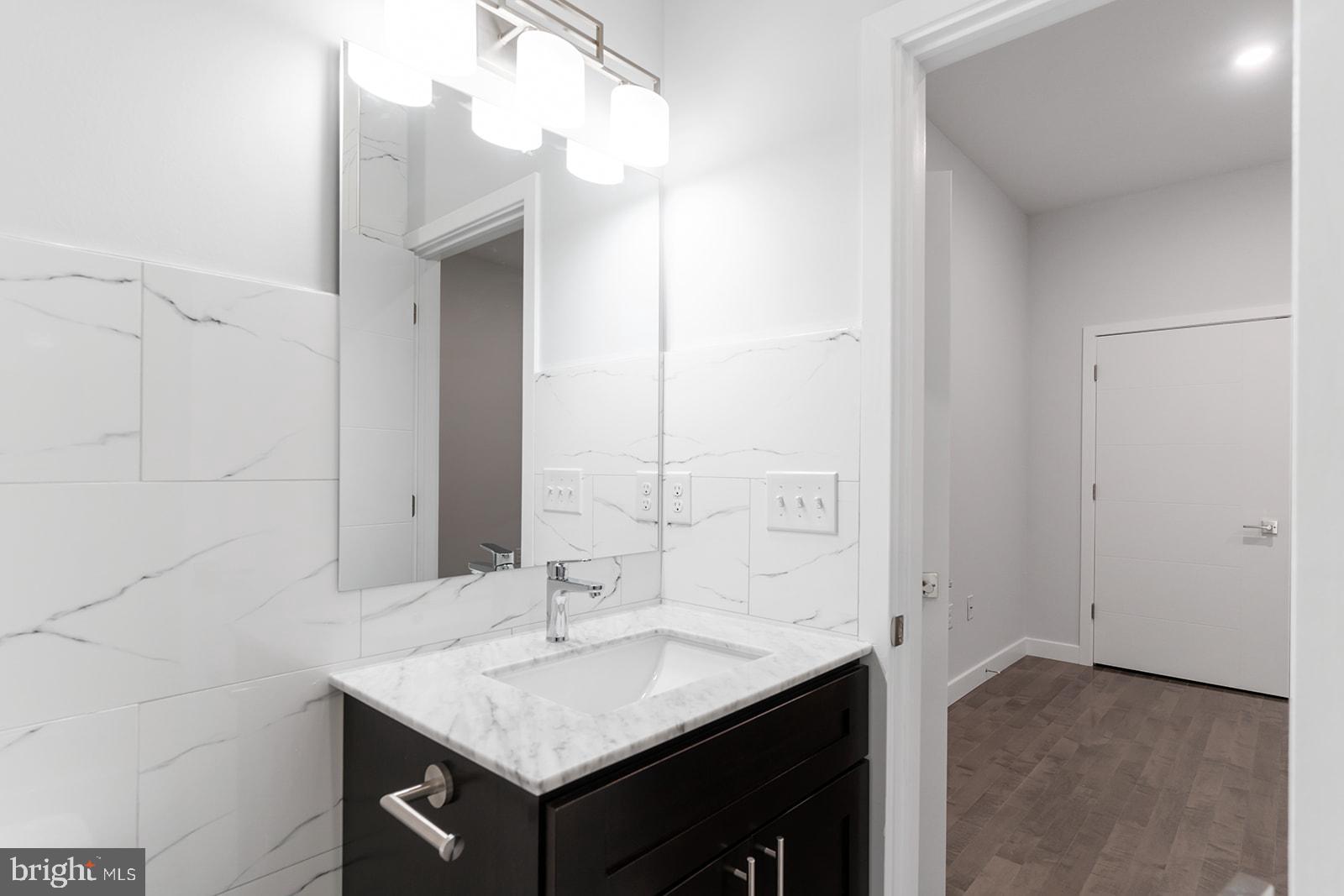 NORRIS SQUARE - Residential Lease