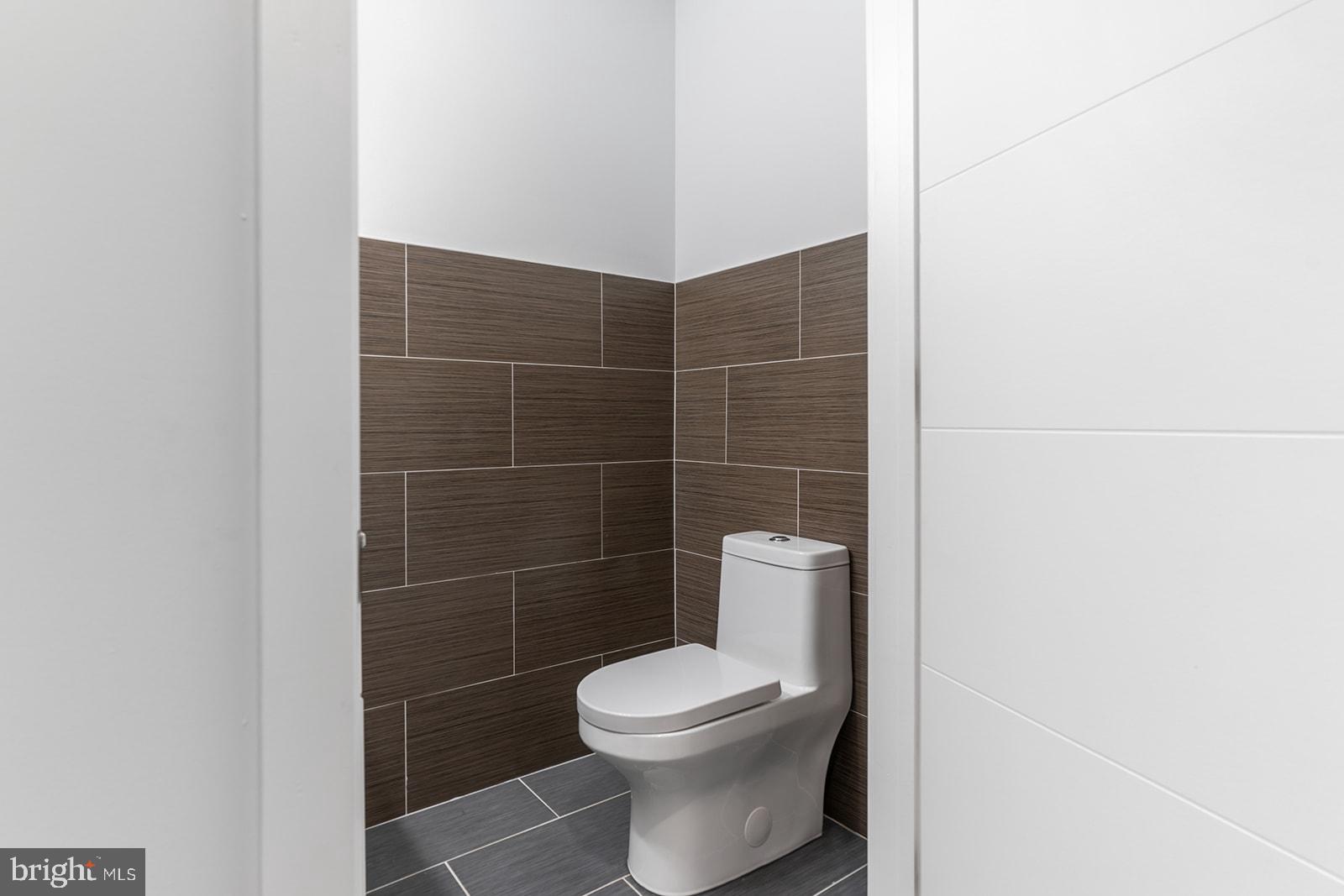 NORRIS SQUARE - Residential Lease