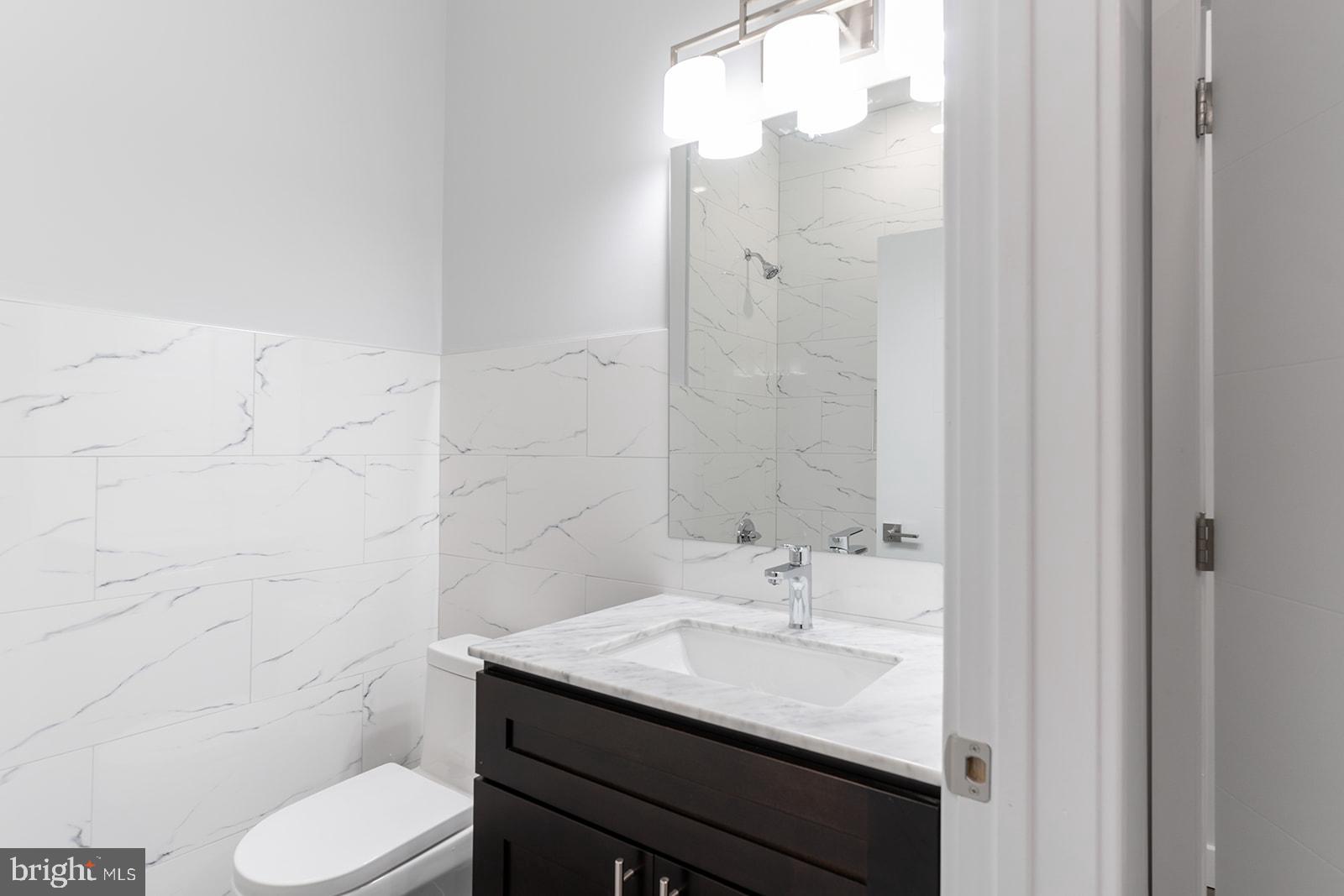 NORRIS SQUARE - Residential Lease