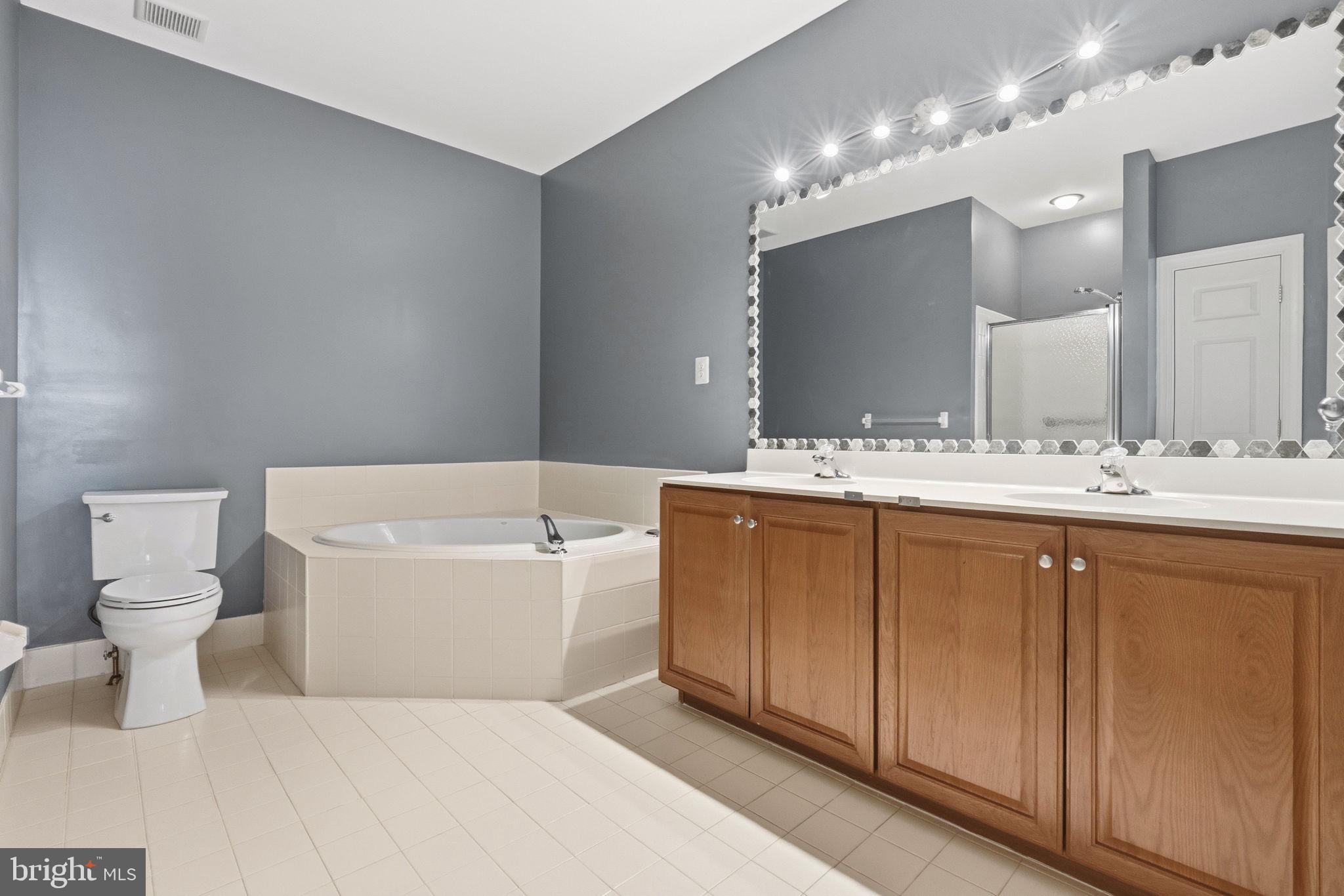 MONTGOMERY WALK - Residential