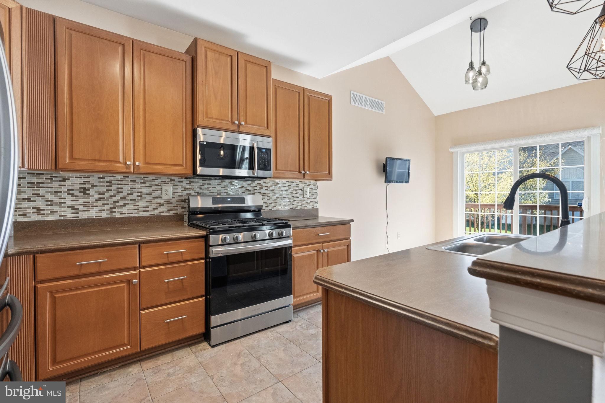 MONTGOMERY WALK - Residential