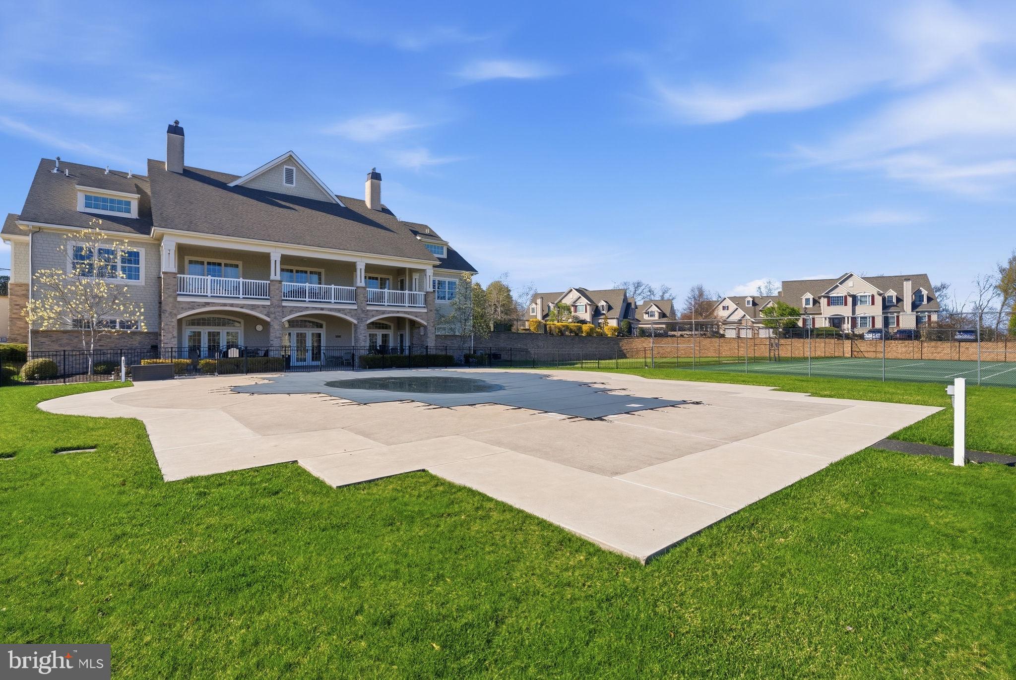 MONTGOMERY WALK - Residential