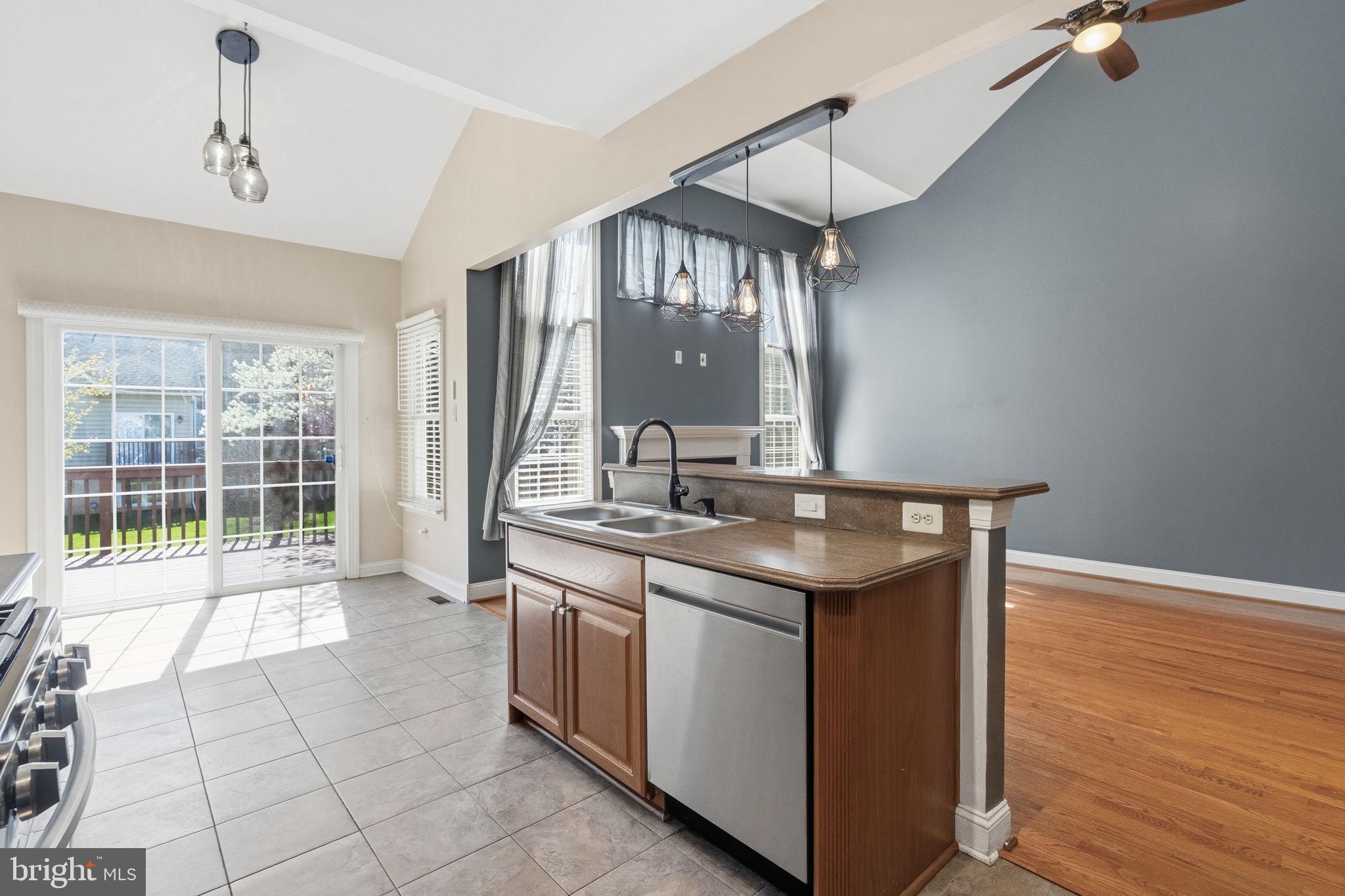 MONTGOMERY WALK - Residential