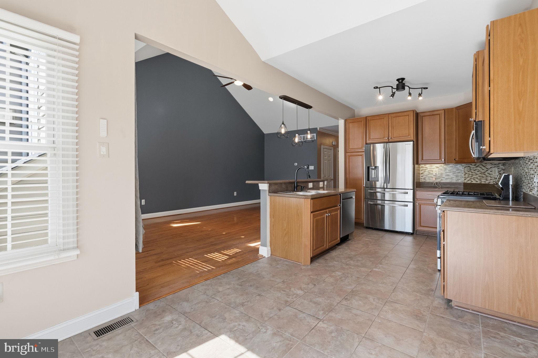 MONTGOMERY WALK - Residential