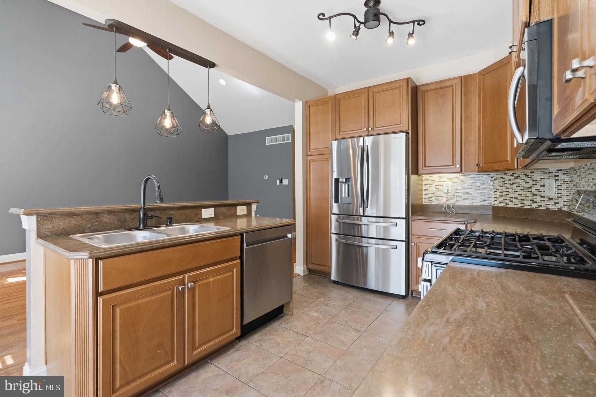 MONTGOMERY WALK - Residential