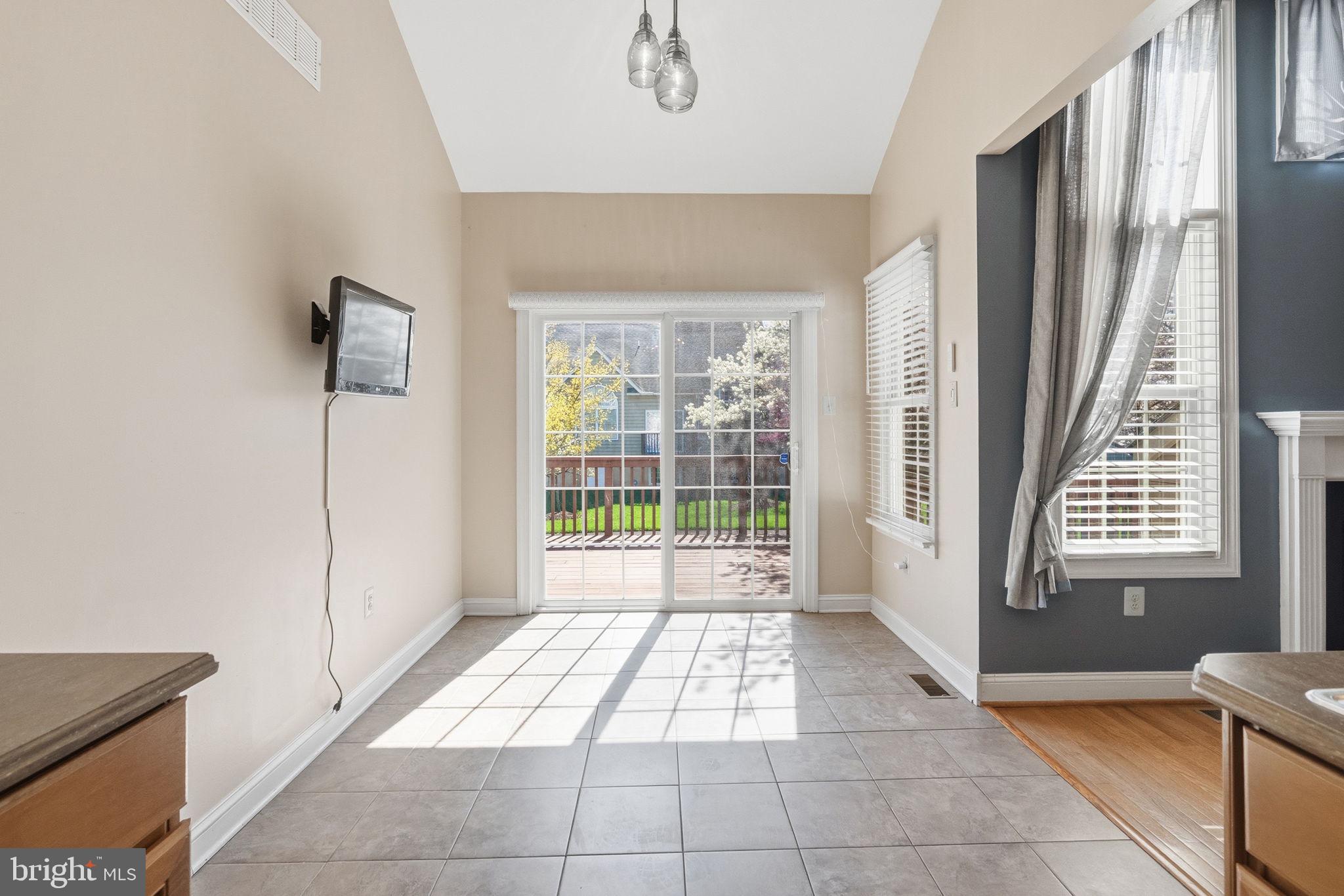 MONTGOMERY WALK - Residential