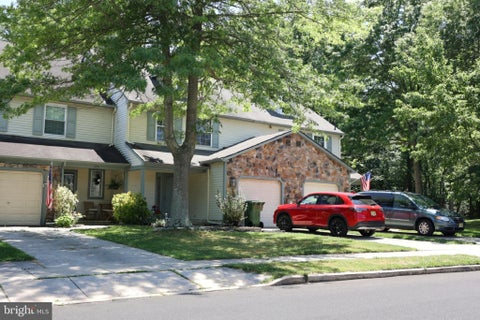 Townhouse For Sale - 134 Lamplighter Court<br/> MARLTON, NJ 08053