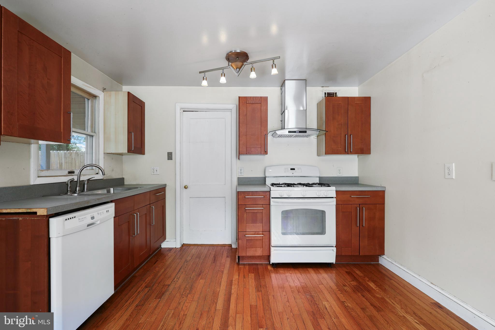 6830 CUSTIS PARKWAY