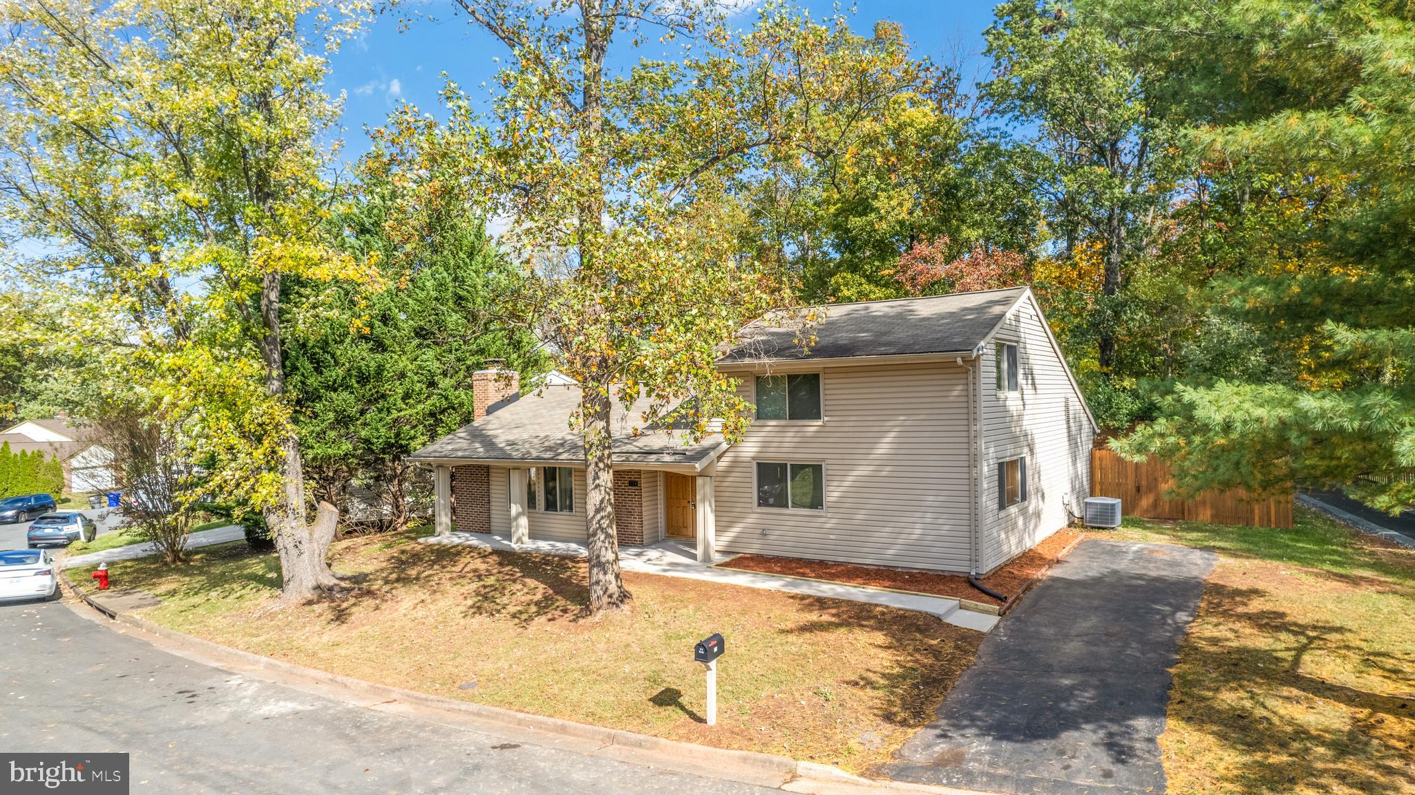 229 W MEADOWLAND LANE