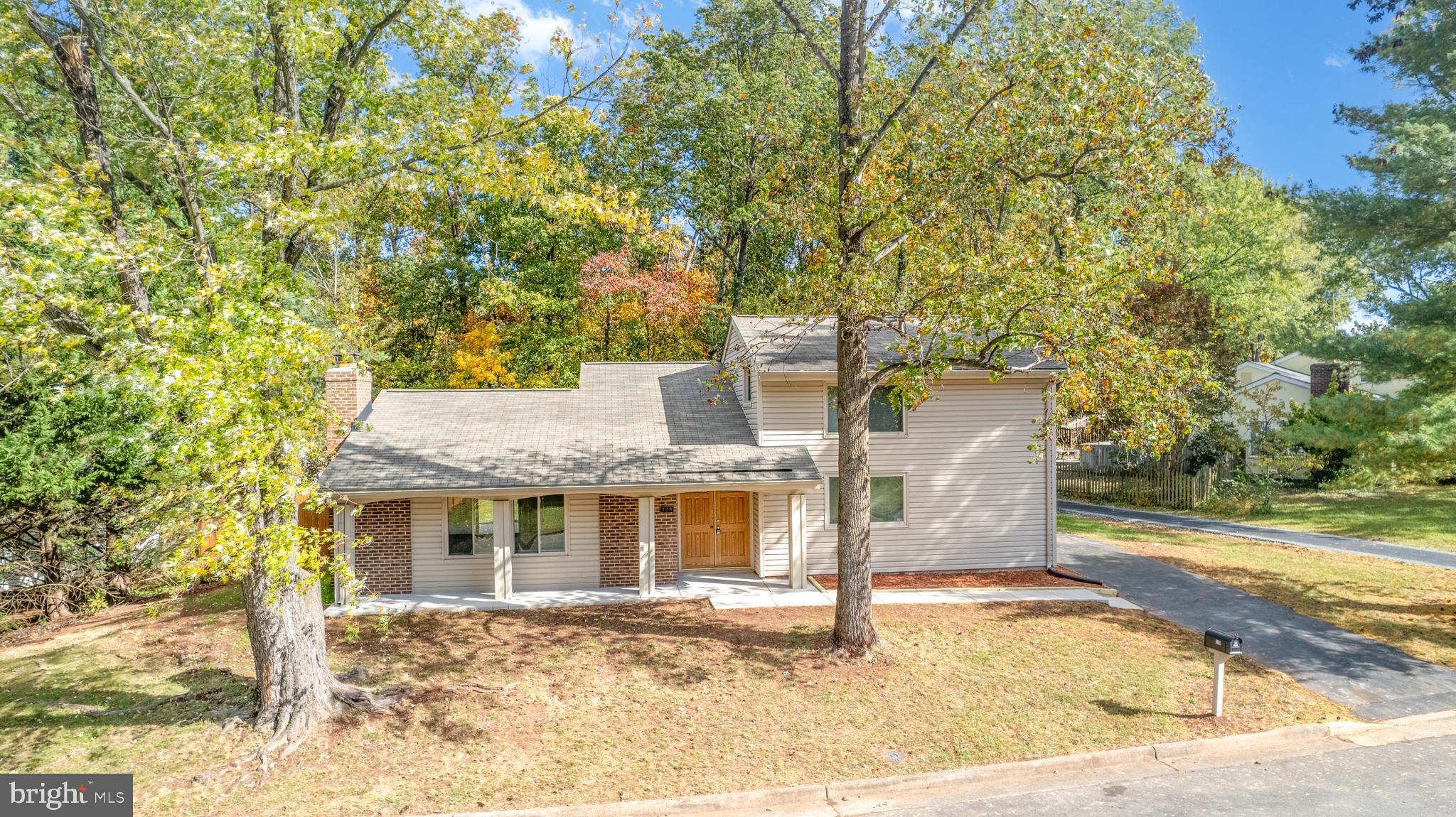 229 W MEADOWLAND LANE