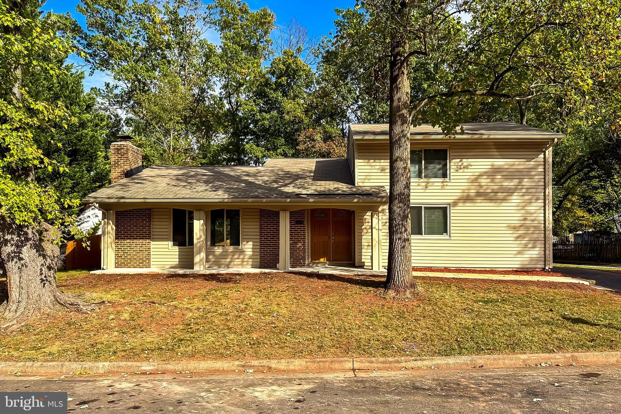 229 W MEADOWLAND LANE