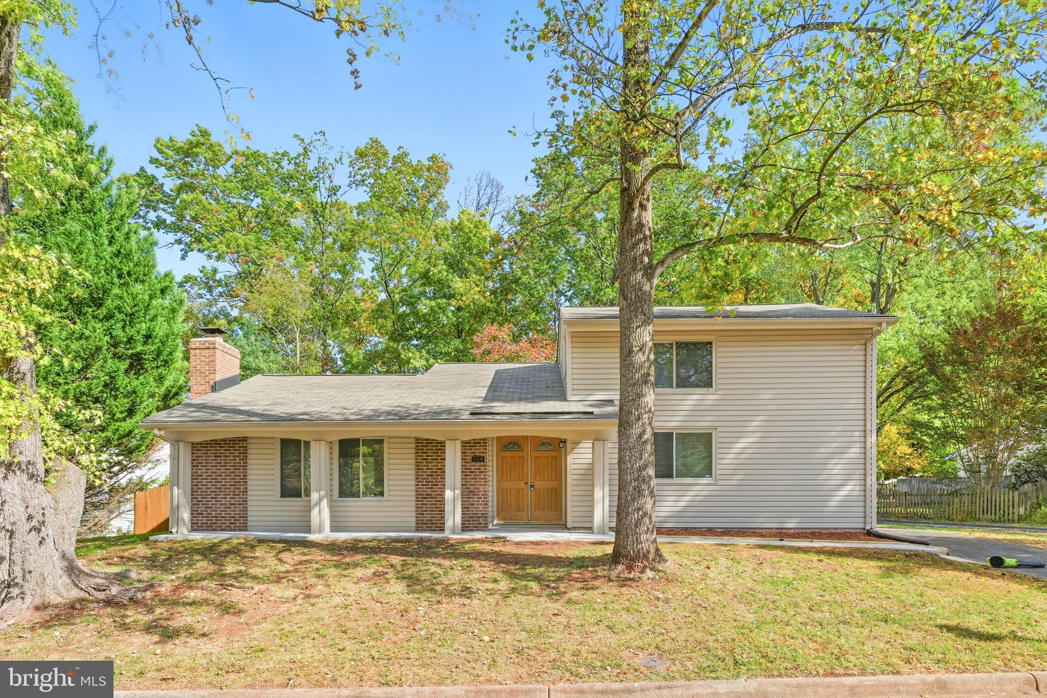 229 W MEADOWLAND LANE