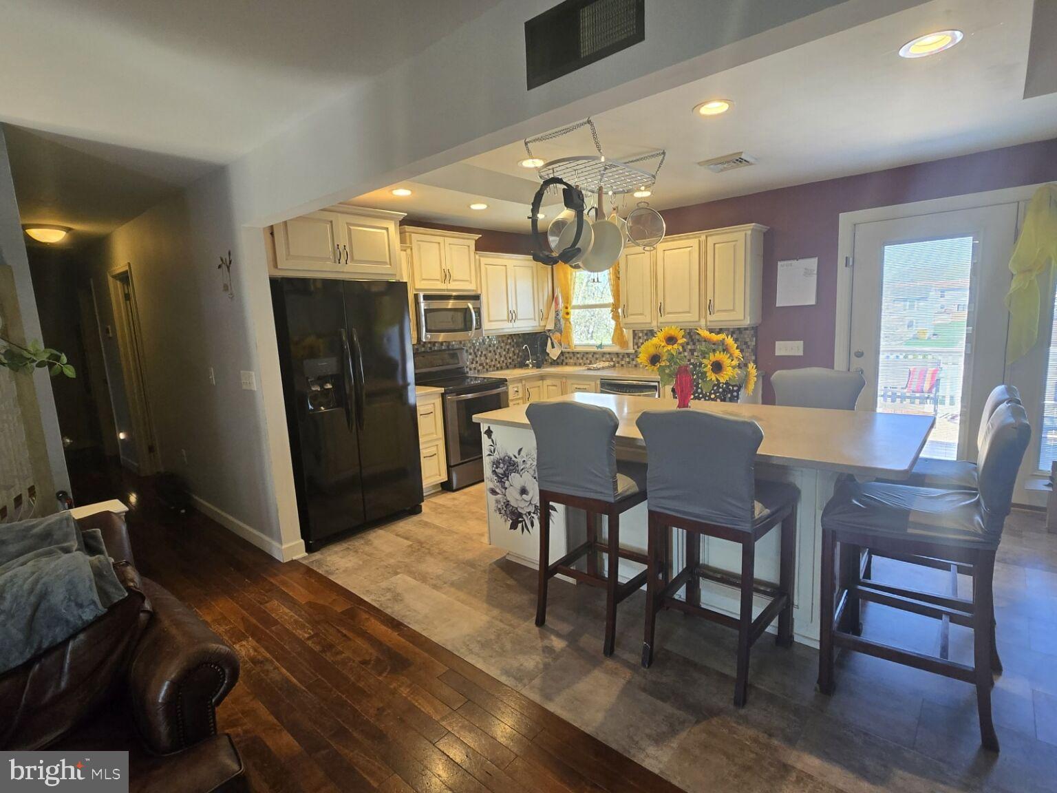 NOLL MANOR - Residential