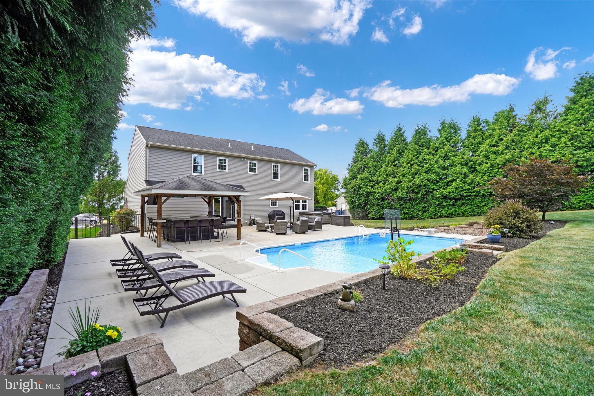 SHERMAN OAKS - Residential