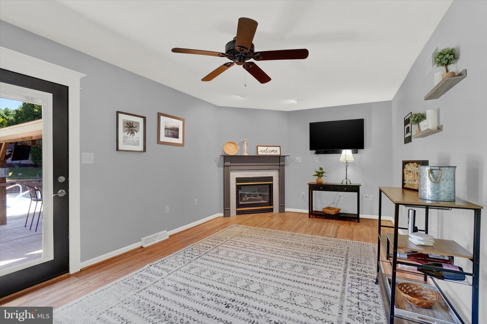 SHERMAN OAKS - Residential