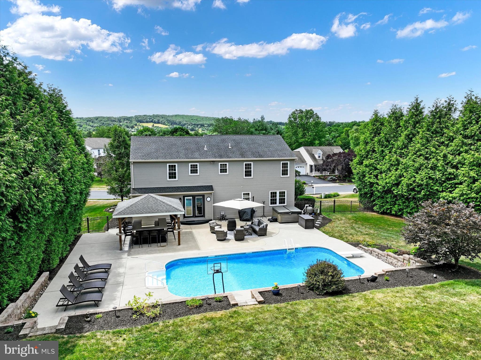 SHERMAN OAKS - Residential