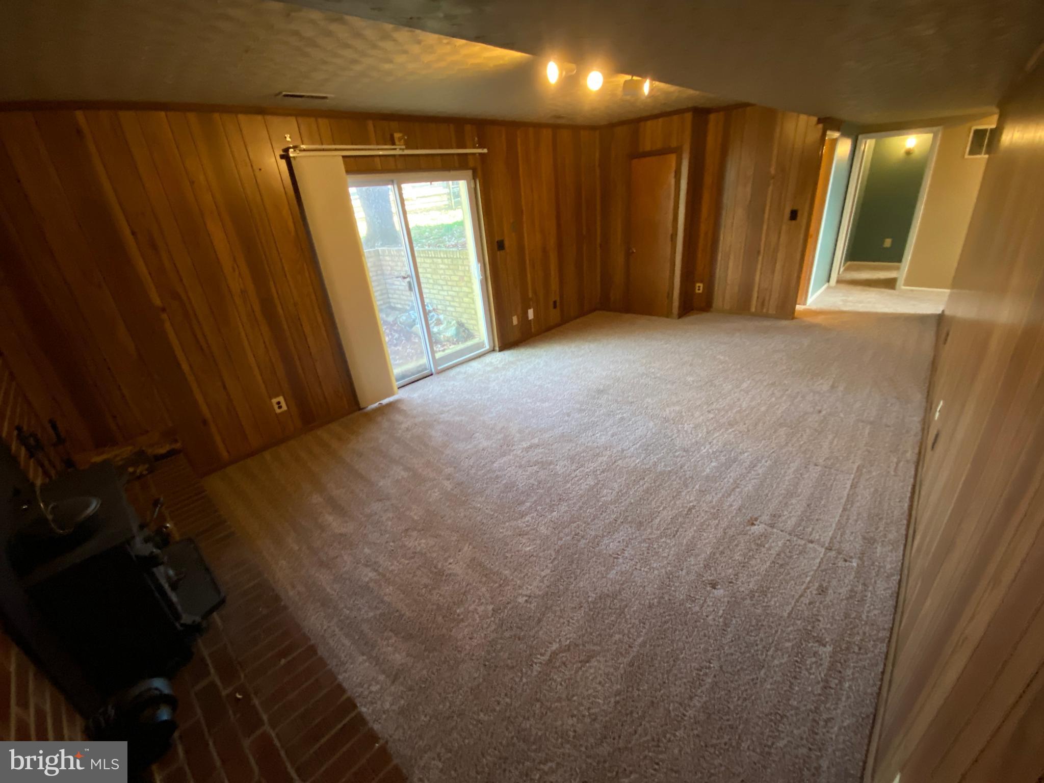 CLEARVIEW HEIGHTS - Residential Lease