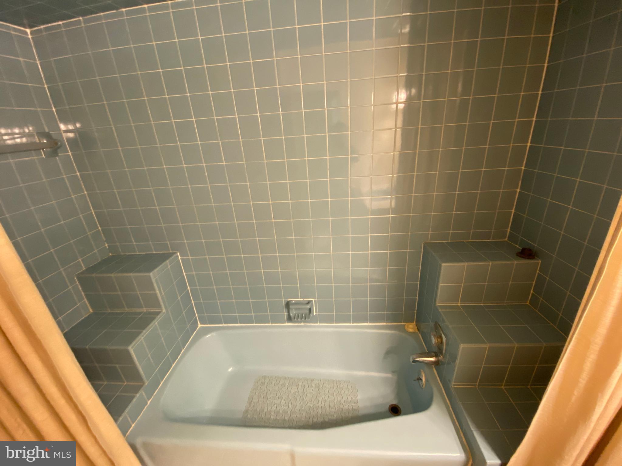 CLEARVIEW HEIGHTS - Residential Lease