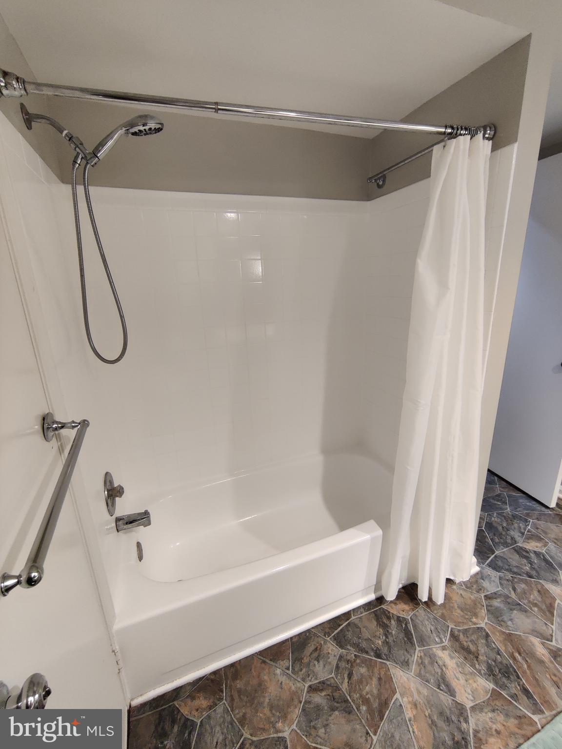 WINDGATE III - Residential Lease