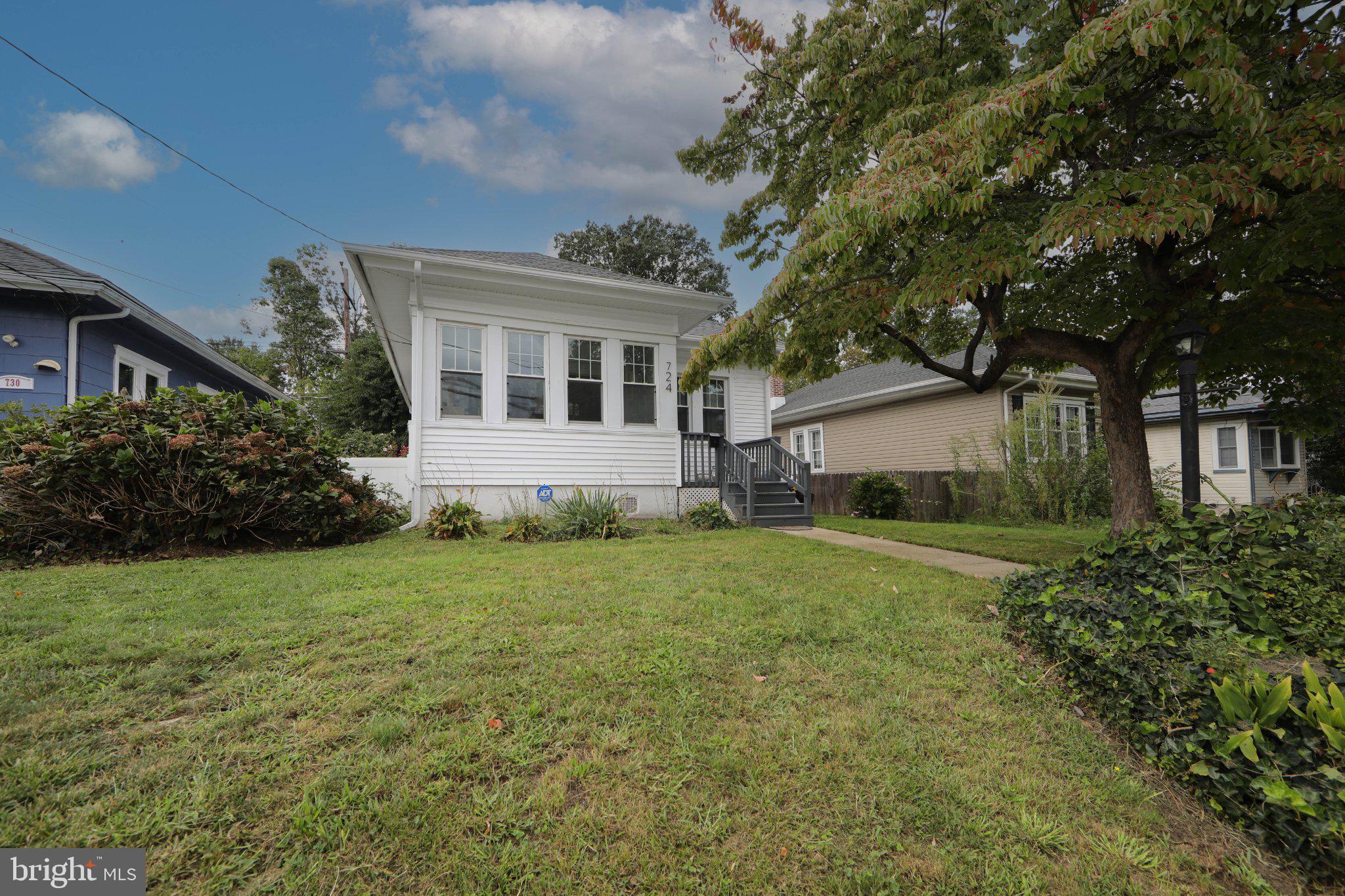 724 WILLITTS AVENUE