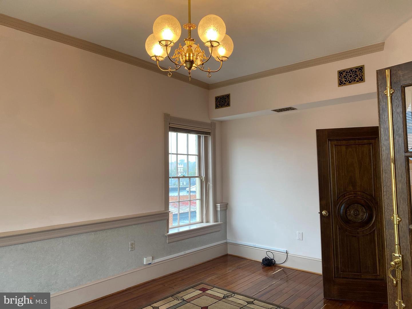 3 PICCADILLY STREET W 4