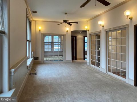 Photo of 3 Piccadilly Street W #4, WINCHESTER, VA 22601 (MLS # VAWI2010466)