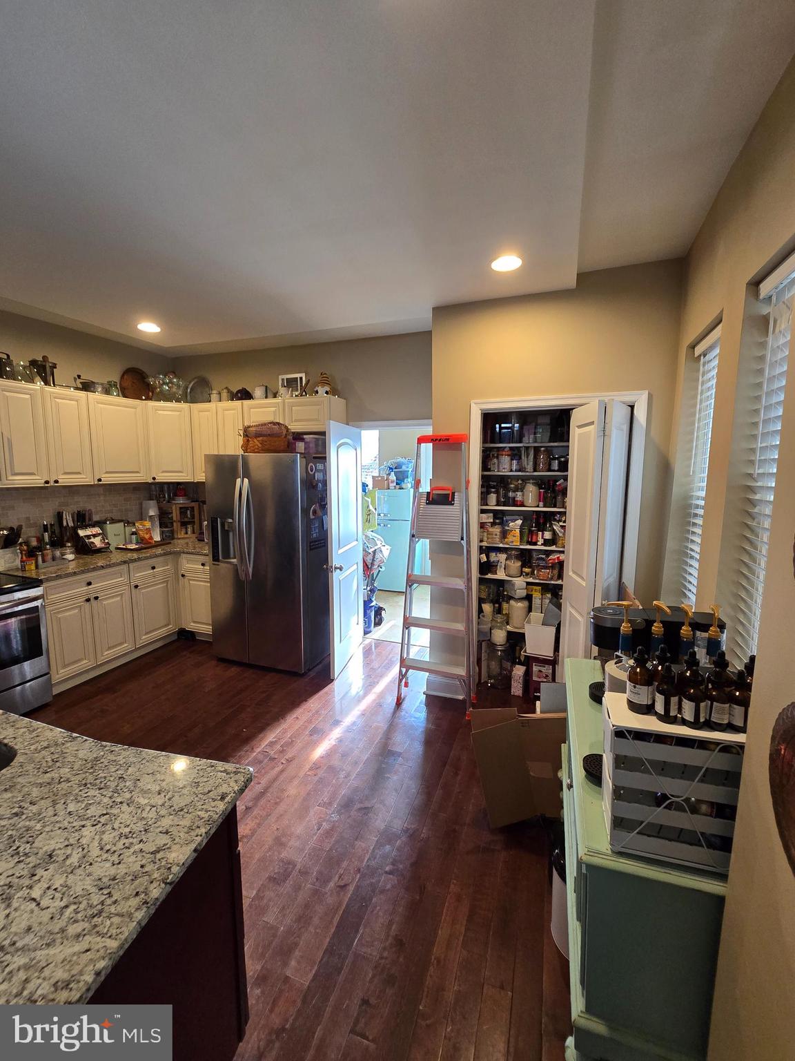 WALNUT HILL - Residential