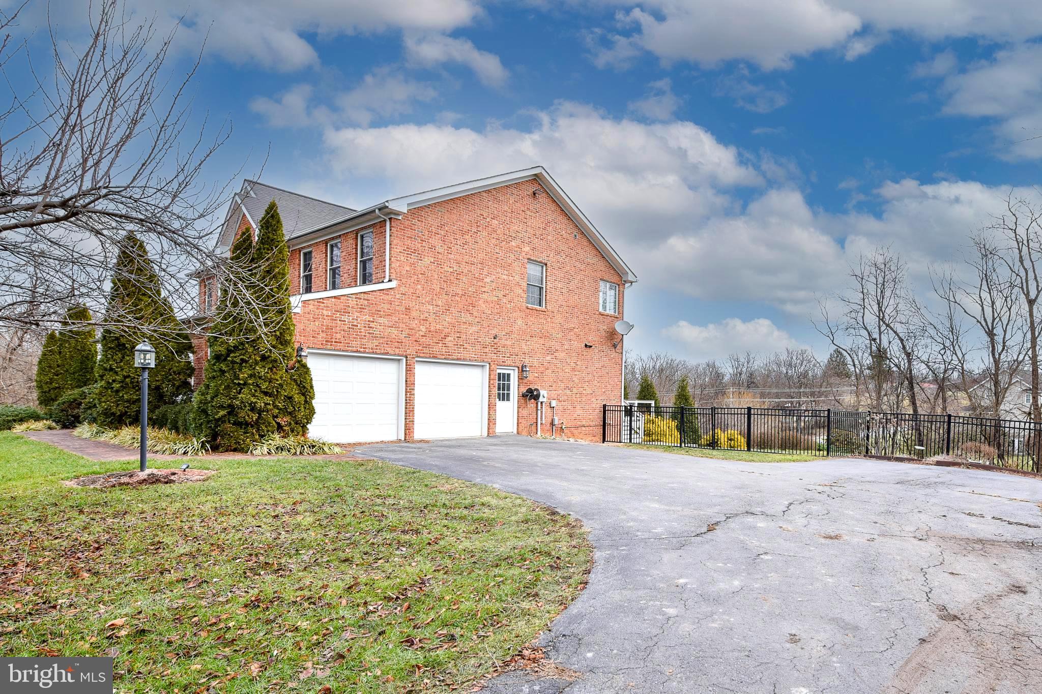 WINFIELD - Residential