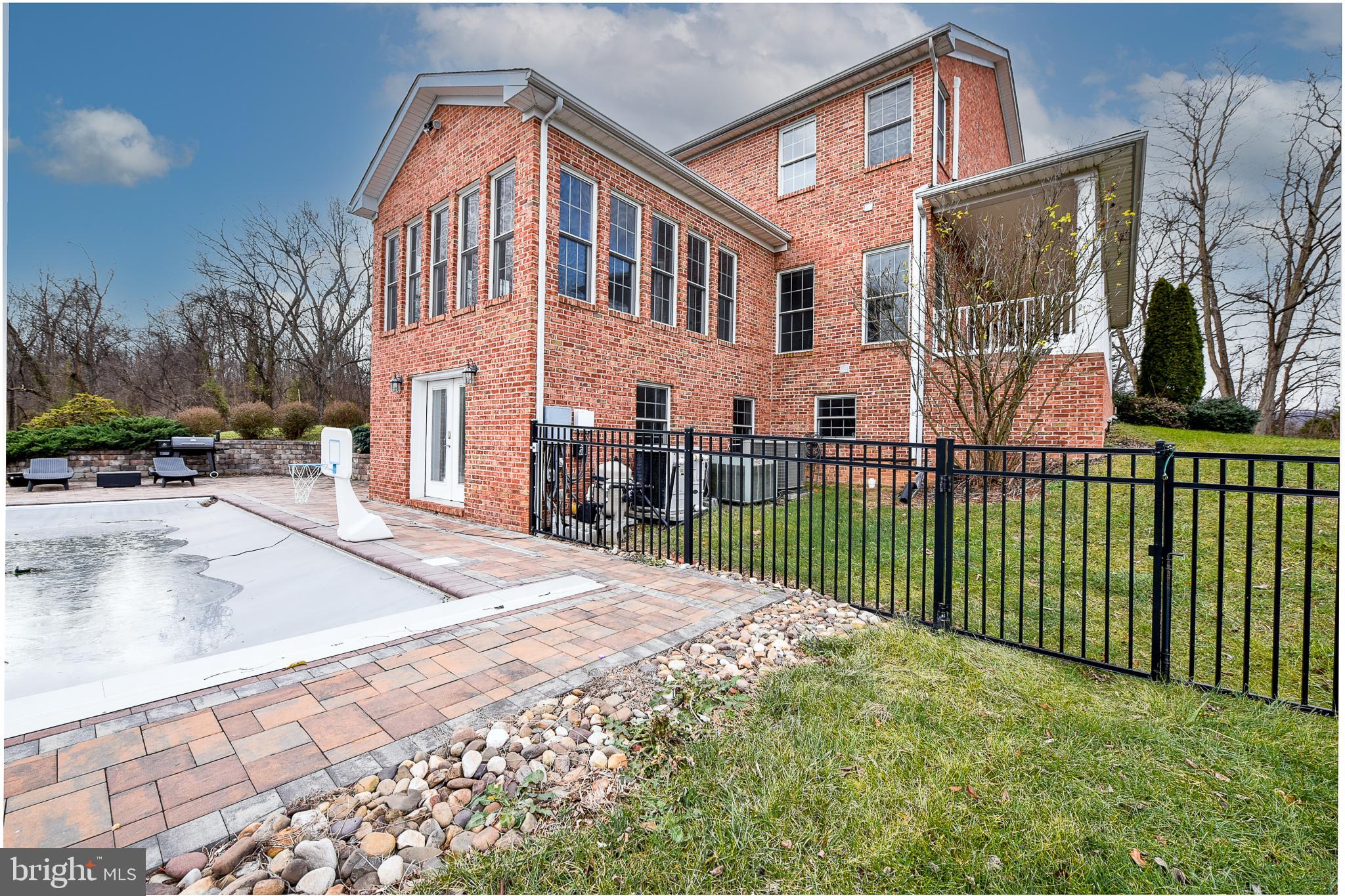 WINFIELD - Residential