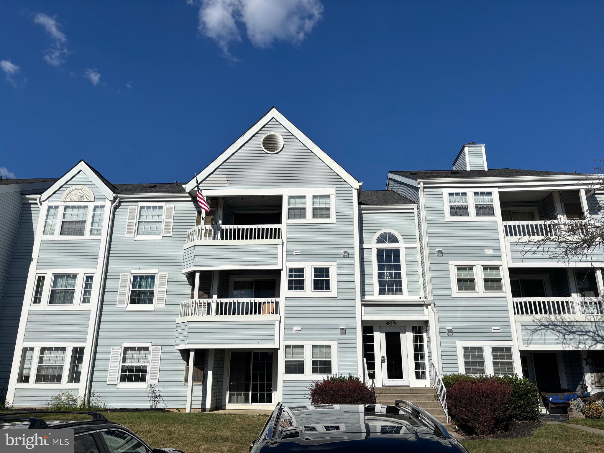 Welcome to Montgomery Run, a highly desirable community in the heart of Ellicott City! This move-in ready 2-bedroom, 2-bathroom condo offers low-maintenance living with comfort and convenience.
Open one-level floor plan with natural light
Spacious bedrooms, including primary suite with full bath
Washer & dryer in-unit
HOA includes exterior maintenance, community pool & more
Prime location near shops, restaurants, major commuter routes & top Howard County schools
Perfect for first-time buyers, downsizers, or investors looking for a well-maintained condo in a sought-after community.
Schedule your private showing today!