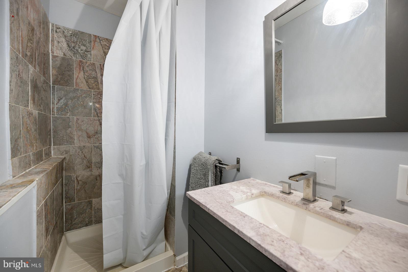 HAWTHORNE - Residential Lease